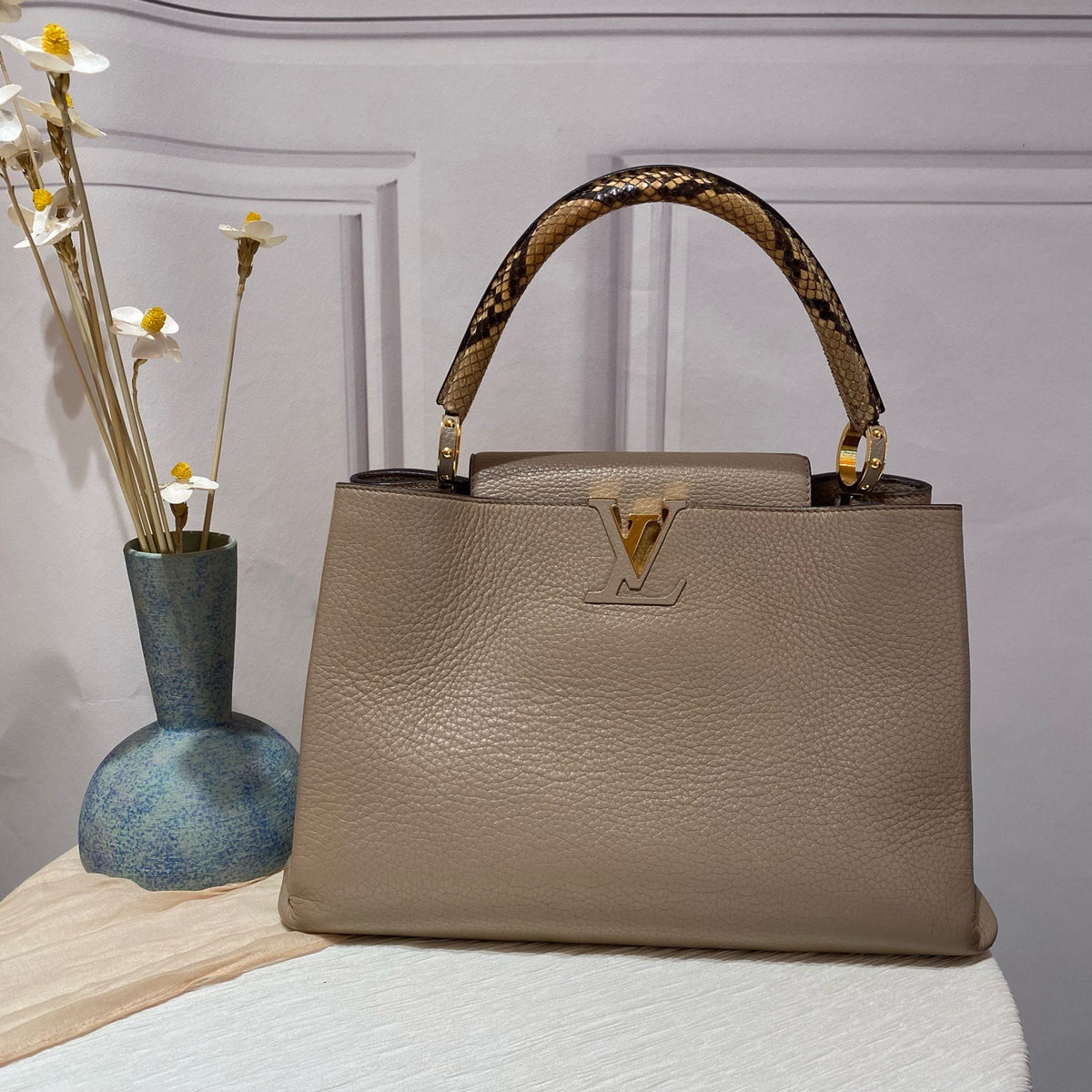 Louis Vuitton - Capucines Large - Leather - Grey - (large)