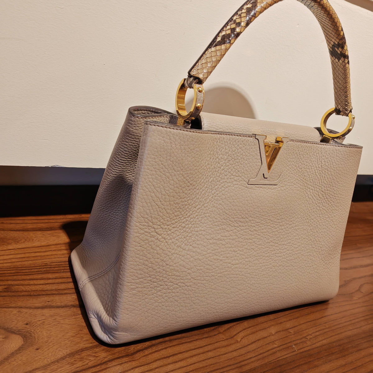 Louis Vuitton - Capucines Large - Leather - Grey - (large)
