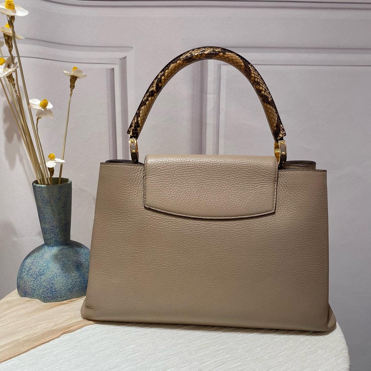 Louis Vuitton - Capucines Large - Leather - Grey - (large)