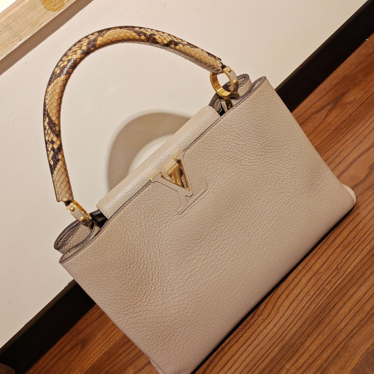 Louis Vuitton - Capucines Large - Leather - Grey - (large)
