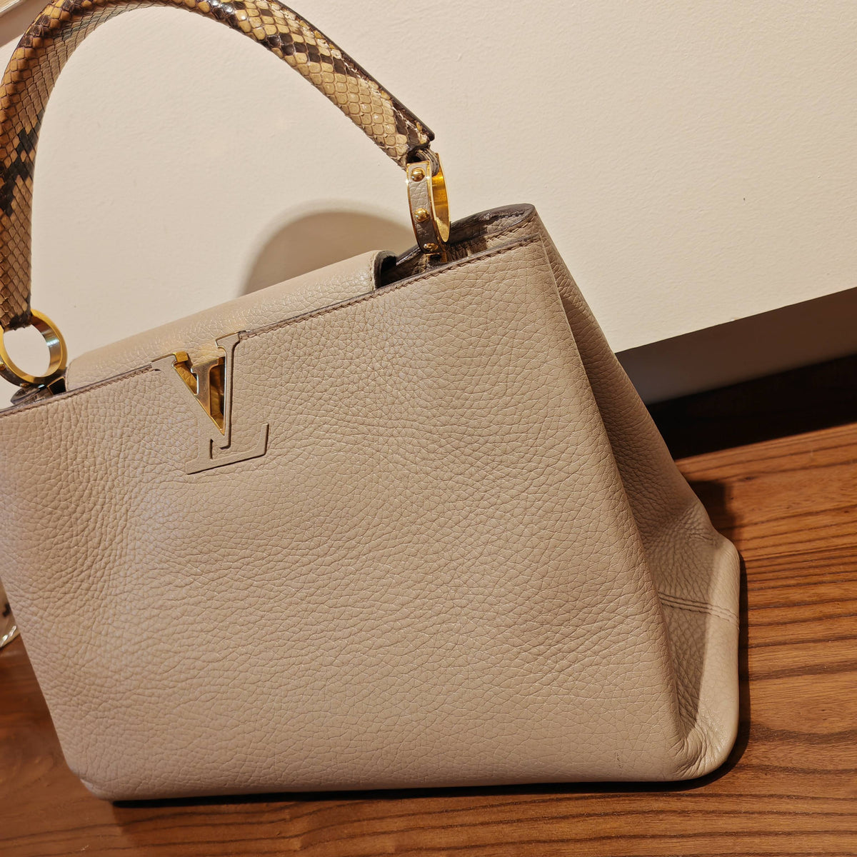Louis Vuitton - Capucines Large - Leather - Grey - (large)