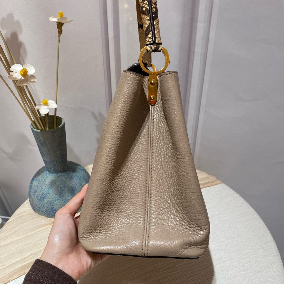 Louis Vuitton - Capucines Large - Leather - Grey - (large)