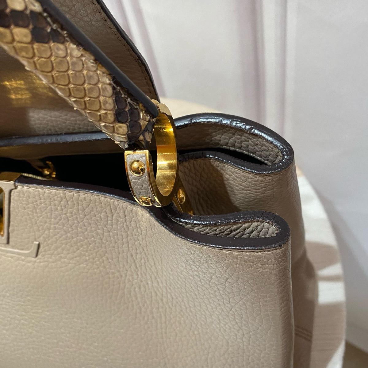 Louis Vuitton - Capucines Large - Leather - Grey - (large)