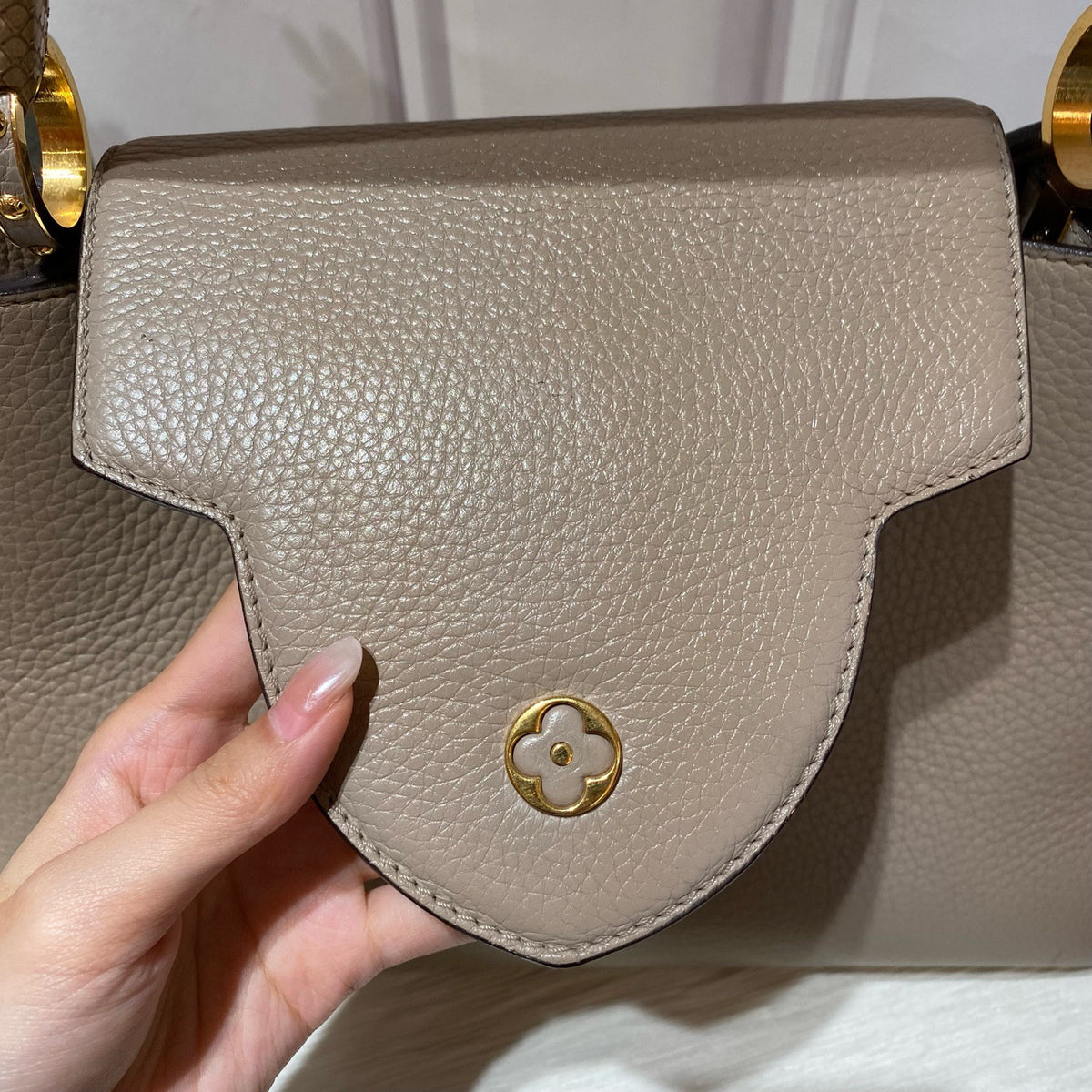 Louis Vuitton - Capucines Large - Leather - Grey - (large)