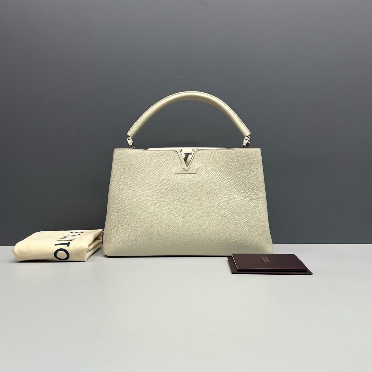 Louis Vuitton - Capucines Large - Leather - White - (large)