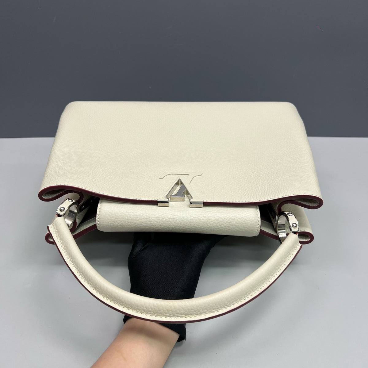 Louis Vuitton - Capucines Large - Leather - White - (large)