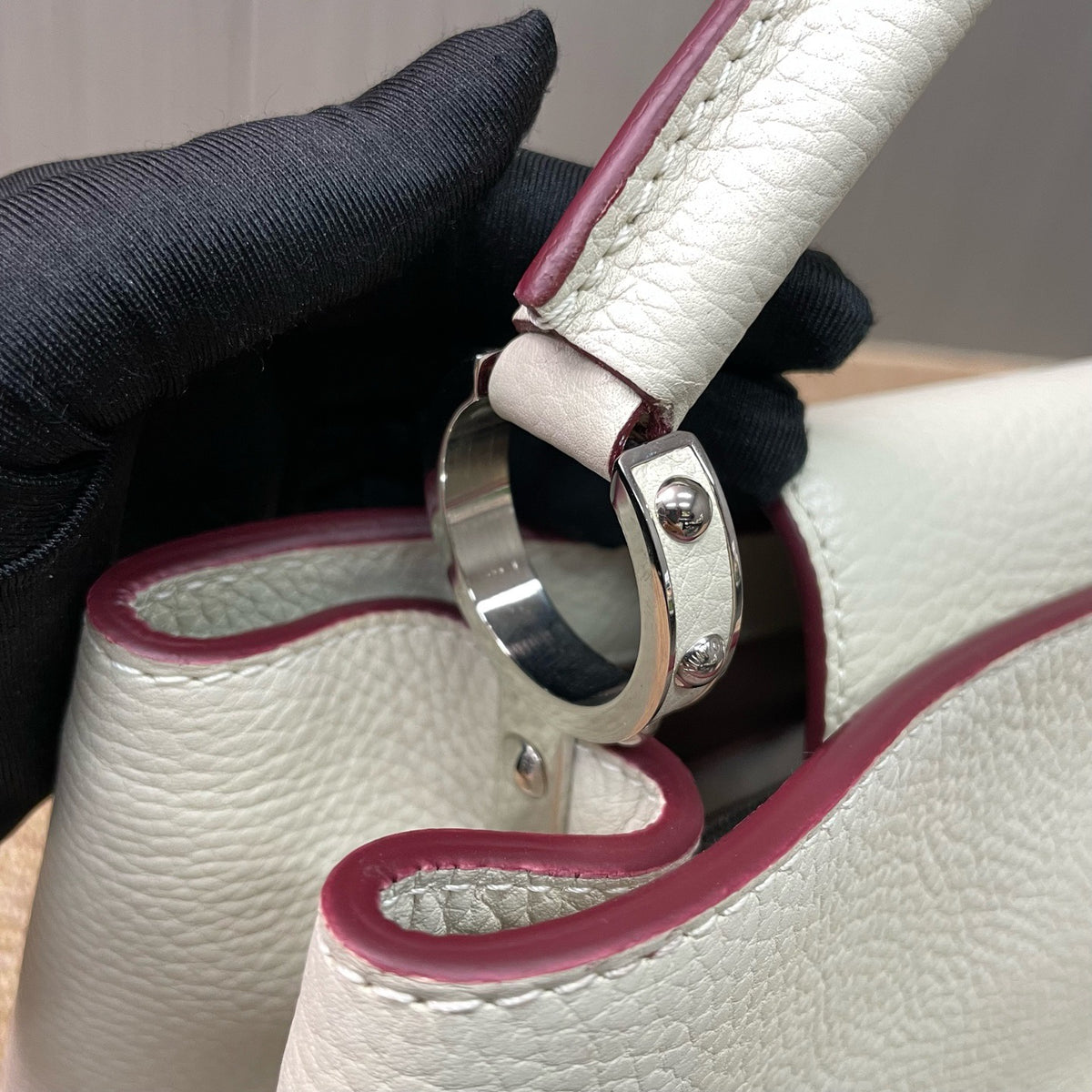 Louis Vuitton - Capucines Large - Leather - White - (large)