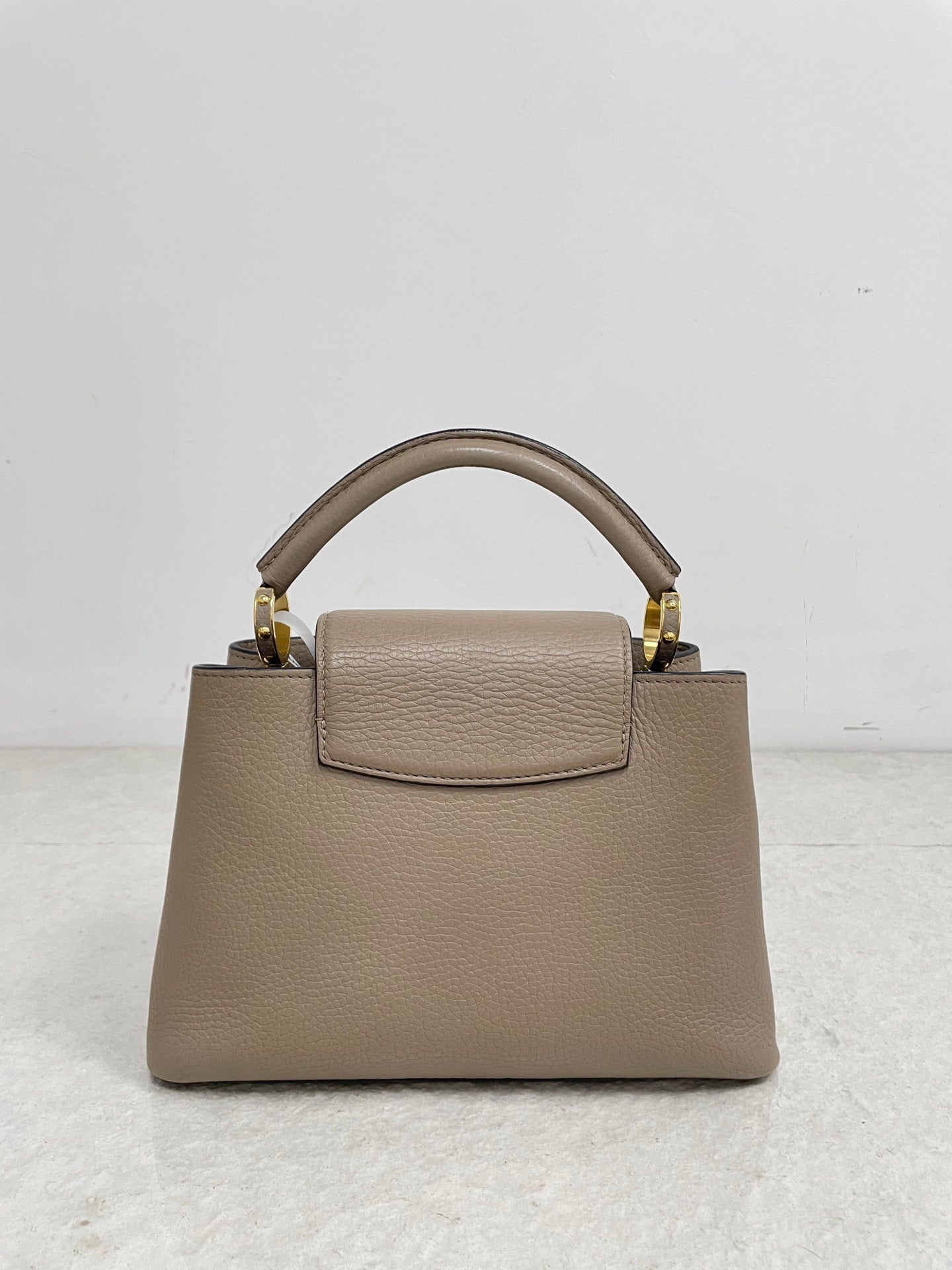 Louis Vuitton - Capucines - Leather - Beige - (medium)