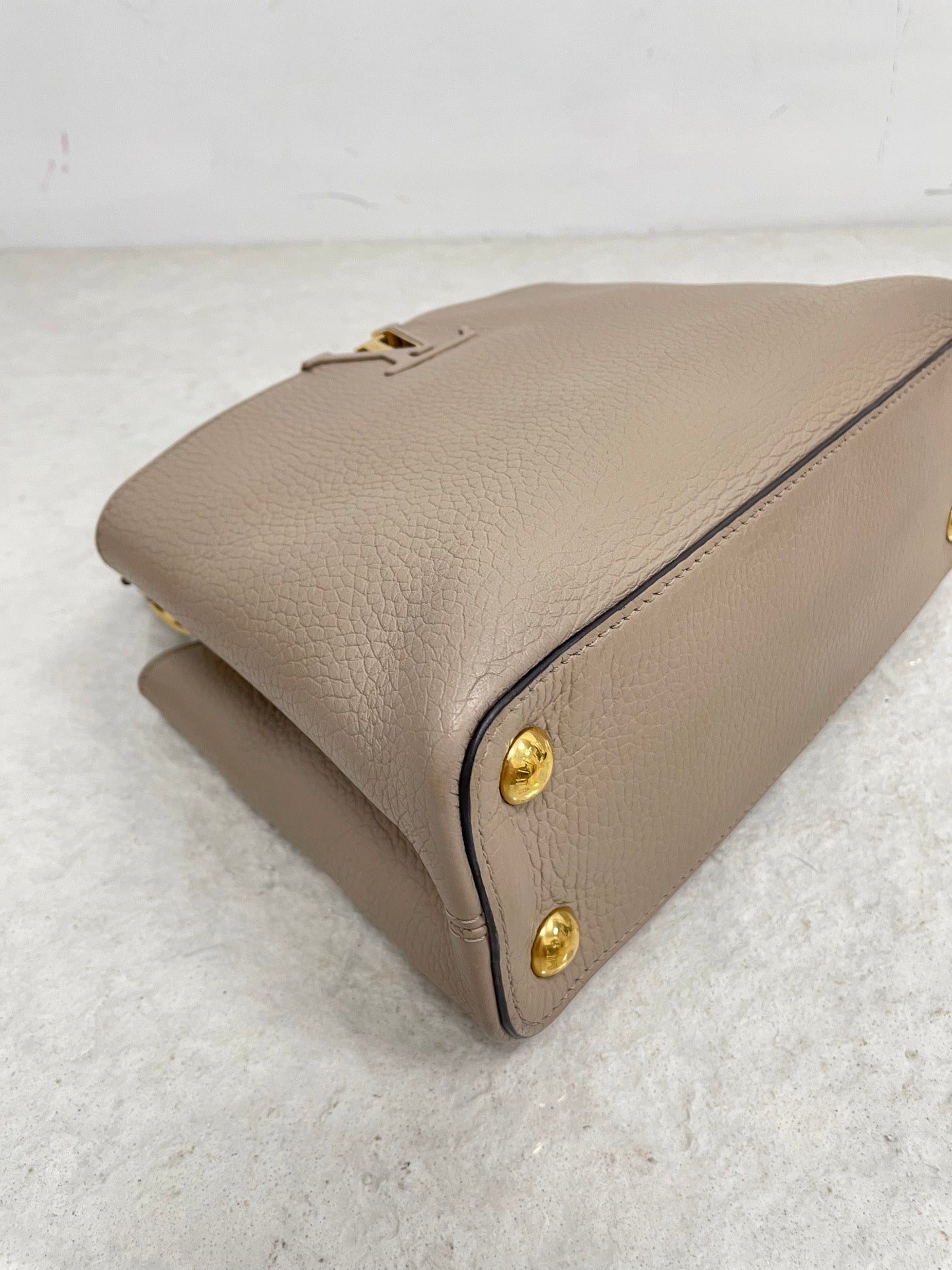 Louis Vuitton - Capucines - Leather - Beige - (medium)