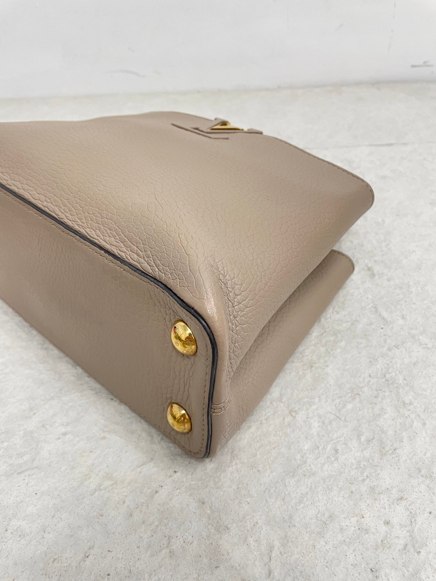 Louis Vuitton - Capucines - Leather - Beige - (medium)