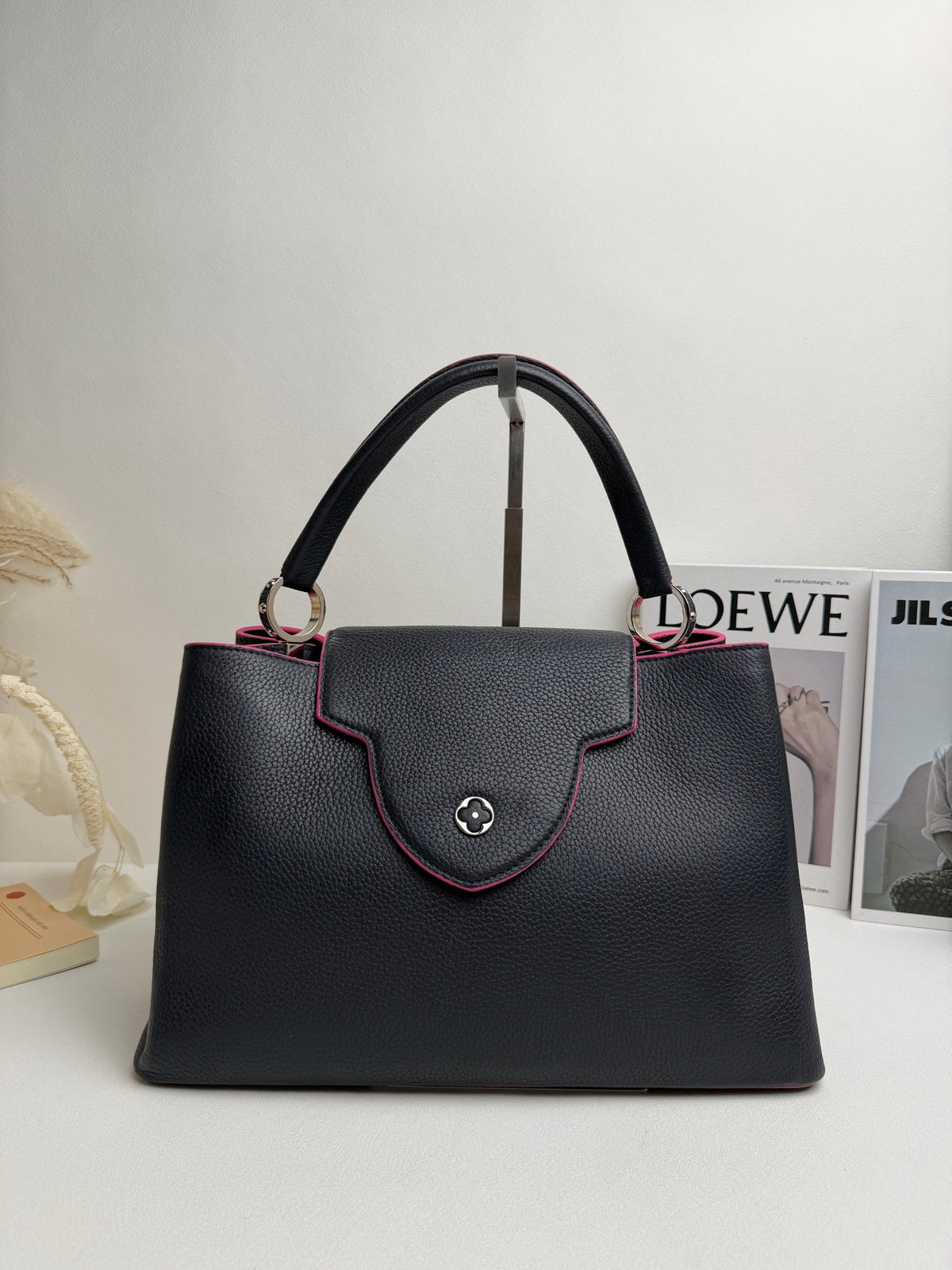 Louis Vuitton - Capucines - Leather - Black