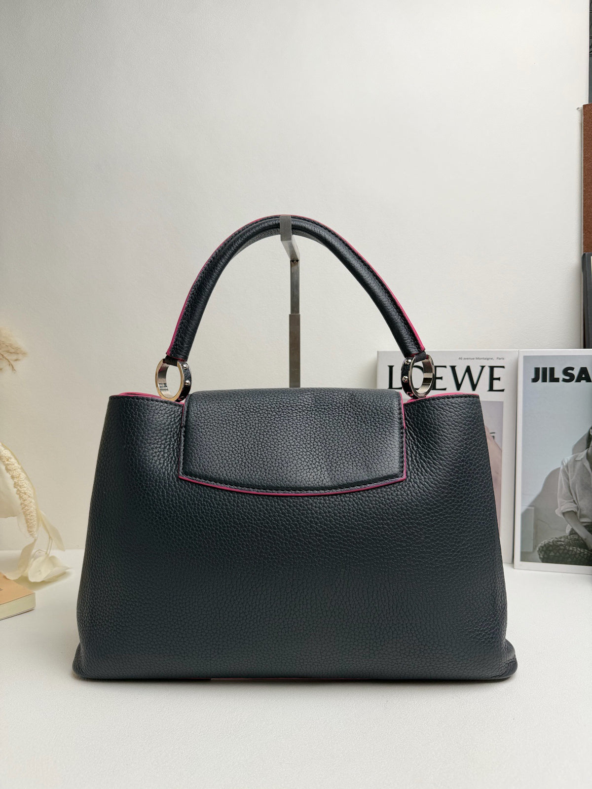 Louis Vuitton - Capucines - Leather - Black