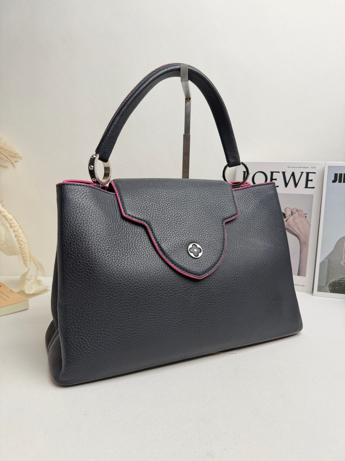 Louis Vuitton - Capucines - Leather - Black