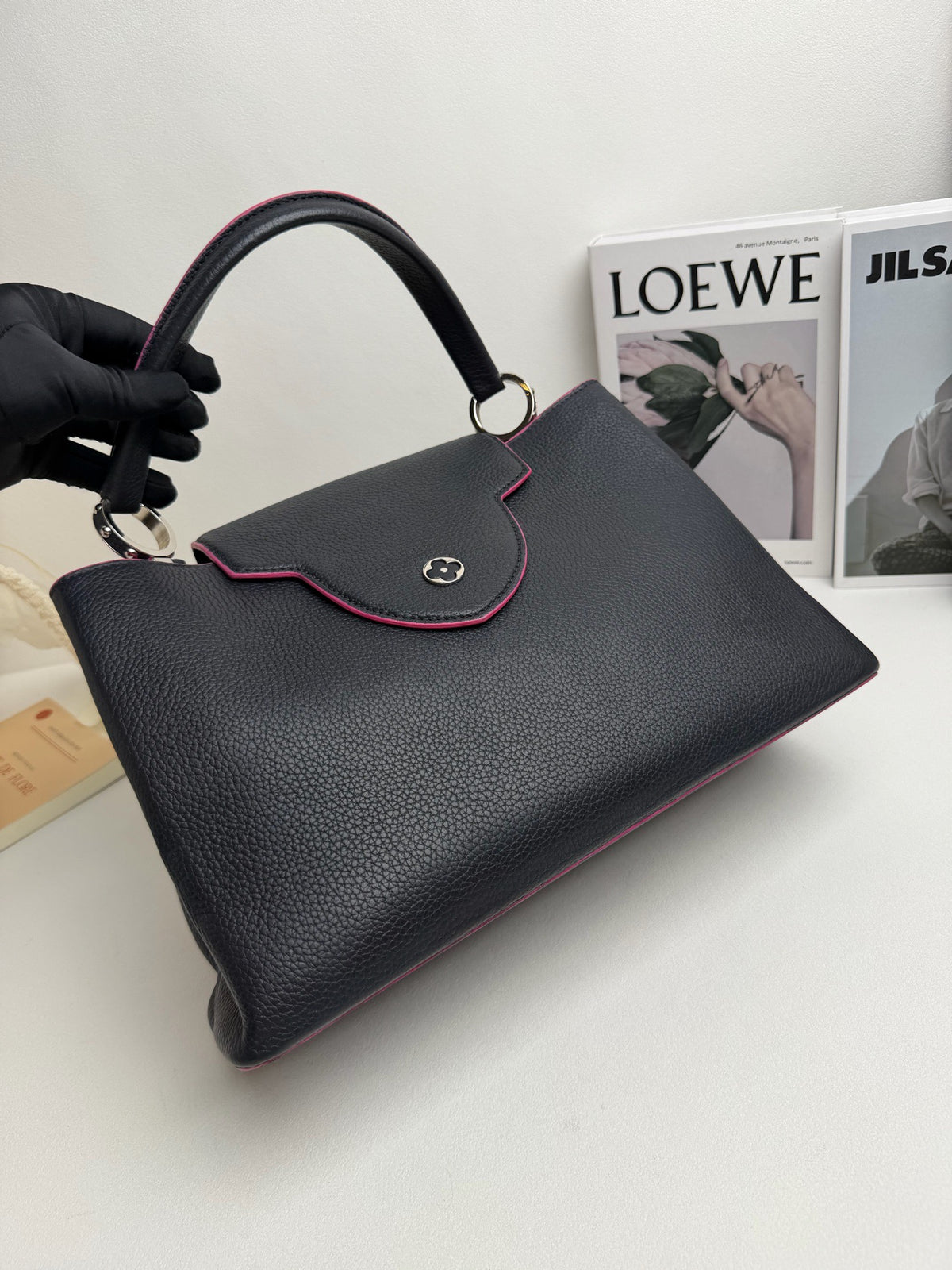 Louis Vuitton - Capucines - Leather - Black