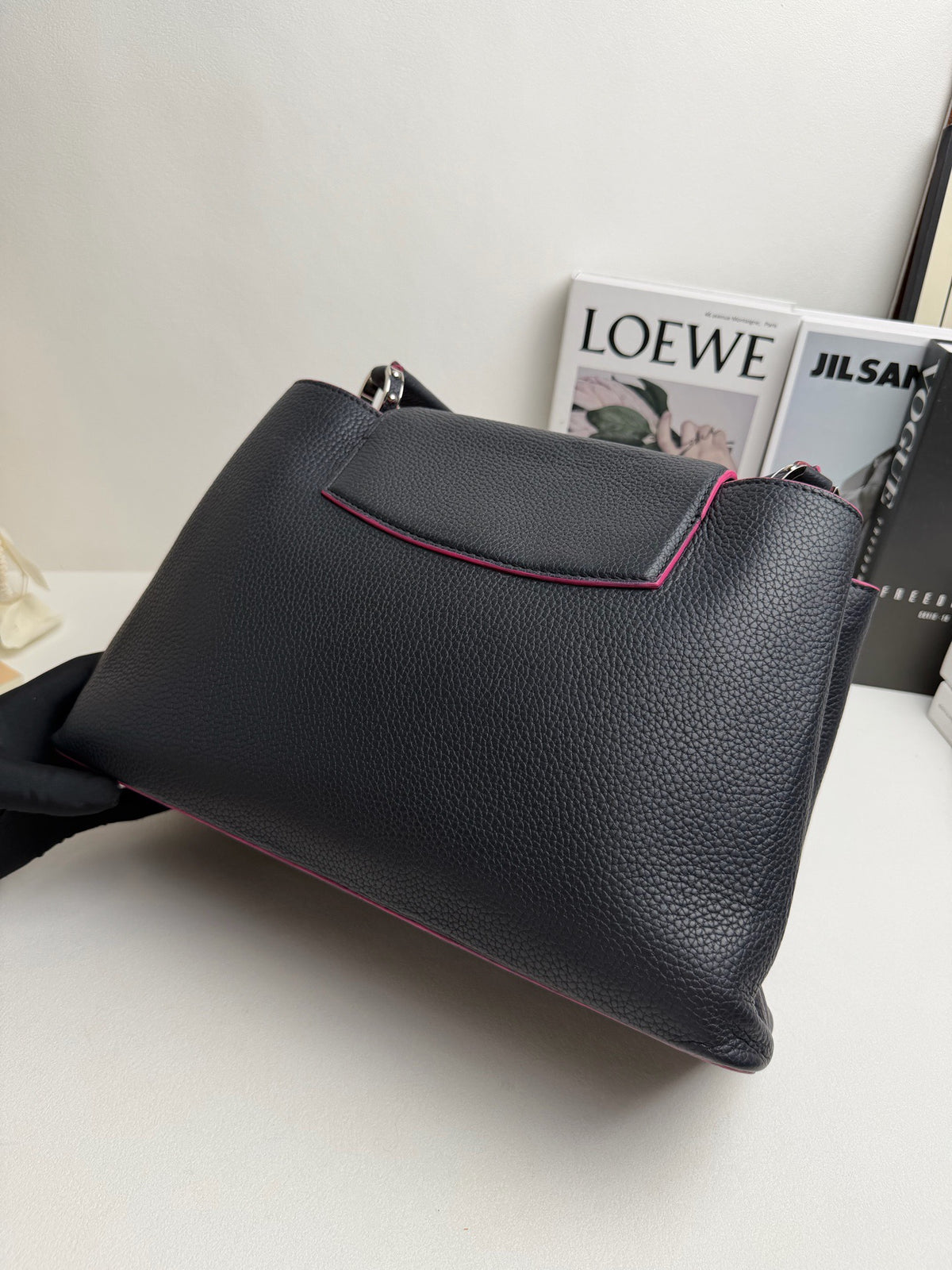 Louis Vuitton - Capucines - Leather - Black