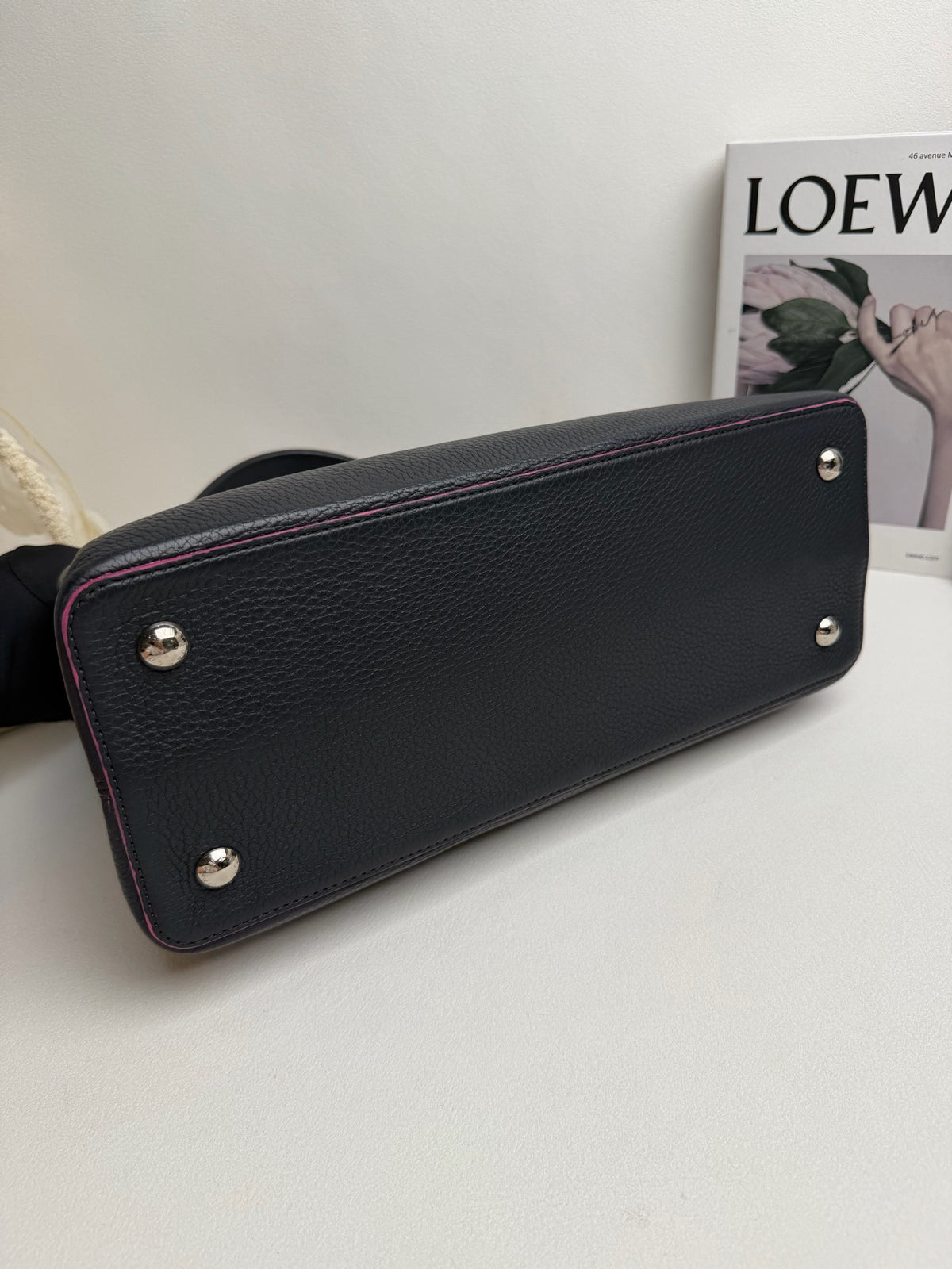 Louis Vuitton - Capucines - Leather - Black