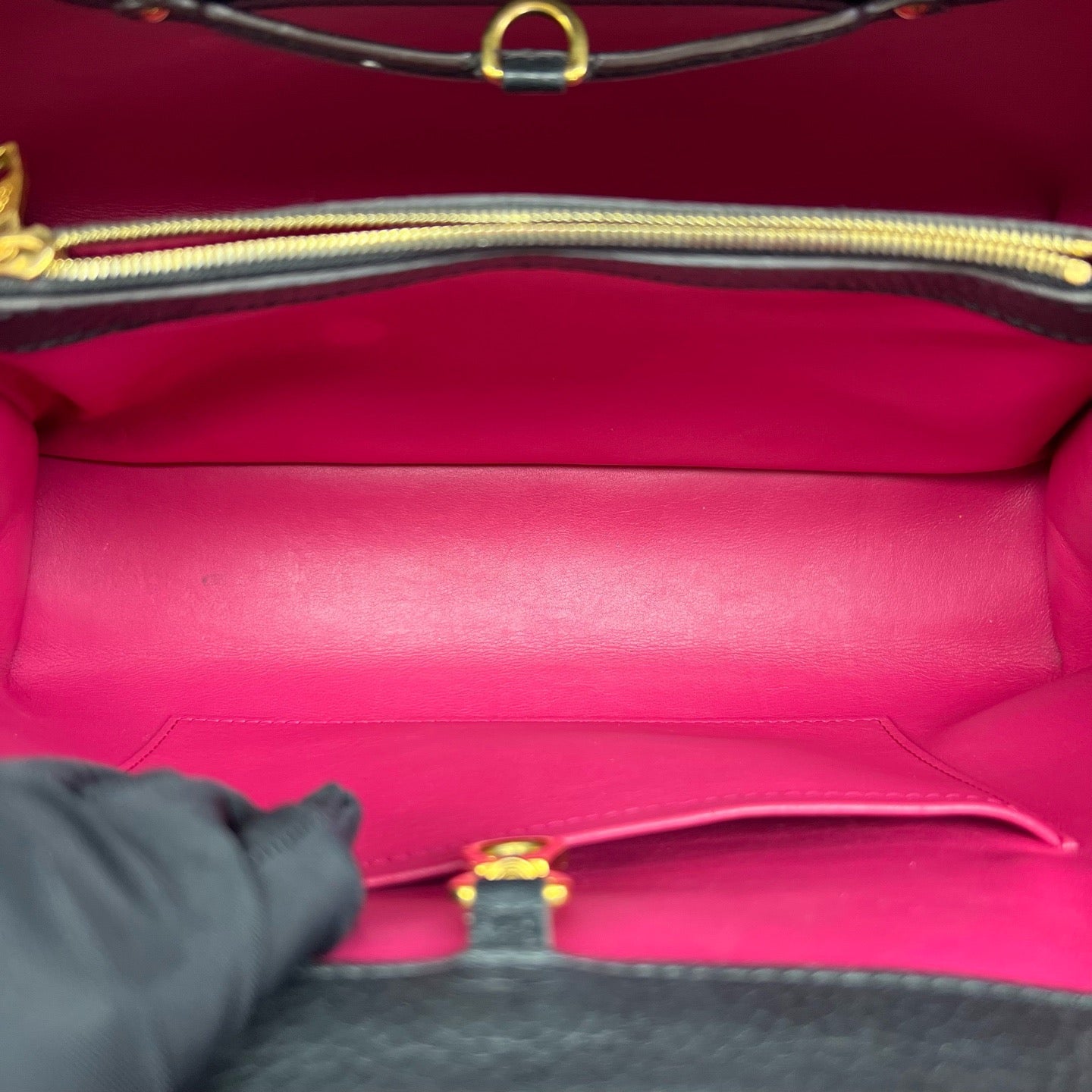 Louis Vuitton - Capucines - Leather - Black - (large)