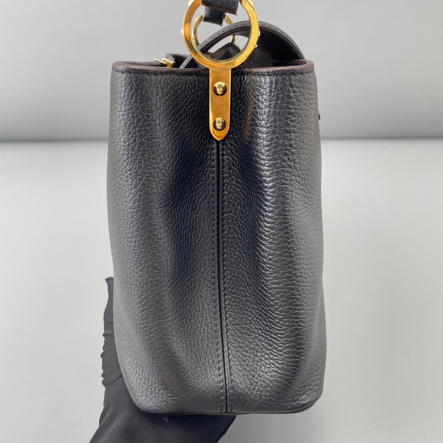 Louis Vuitton - Capucines - Leather - Black - (medium)