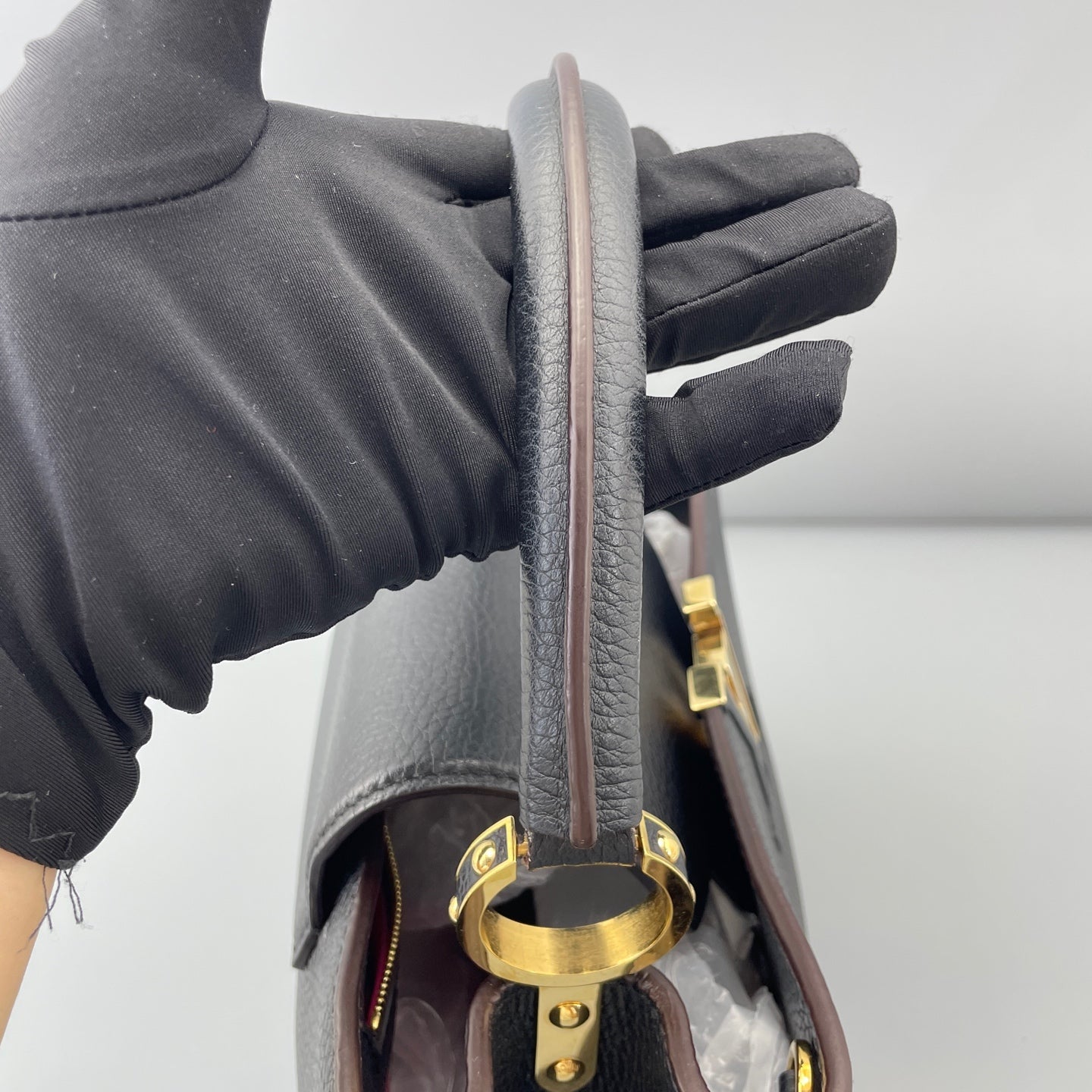Louis Vuitton - Capucines - Leather - Black - (medium)