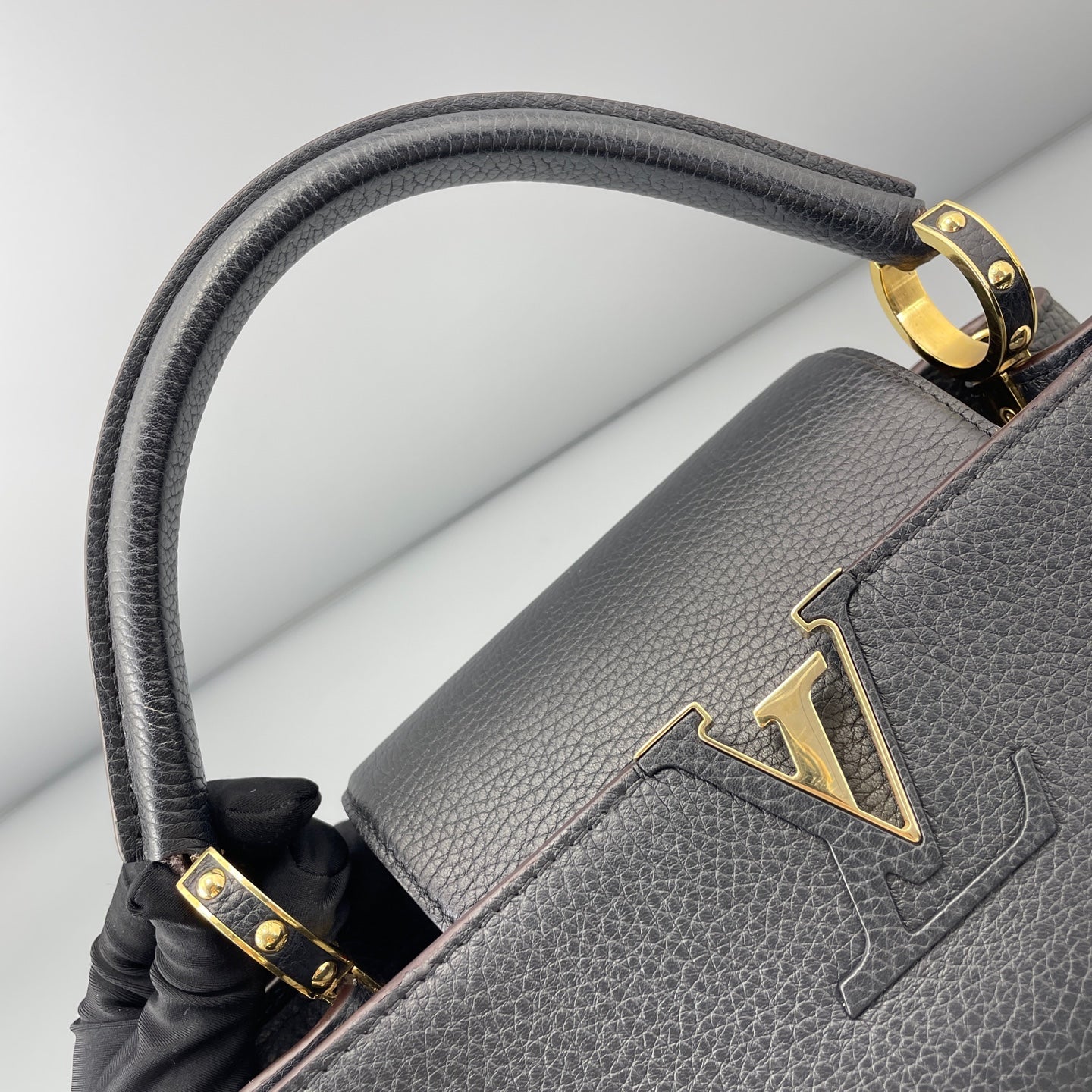 Louis Vuitton - Capucines - Leather - Black - (medium)