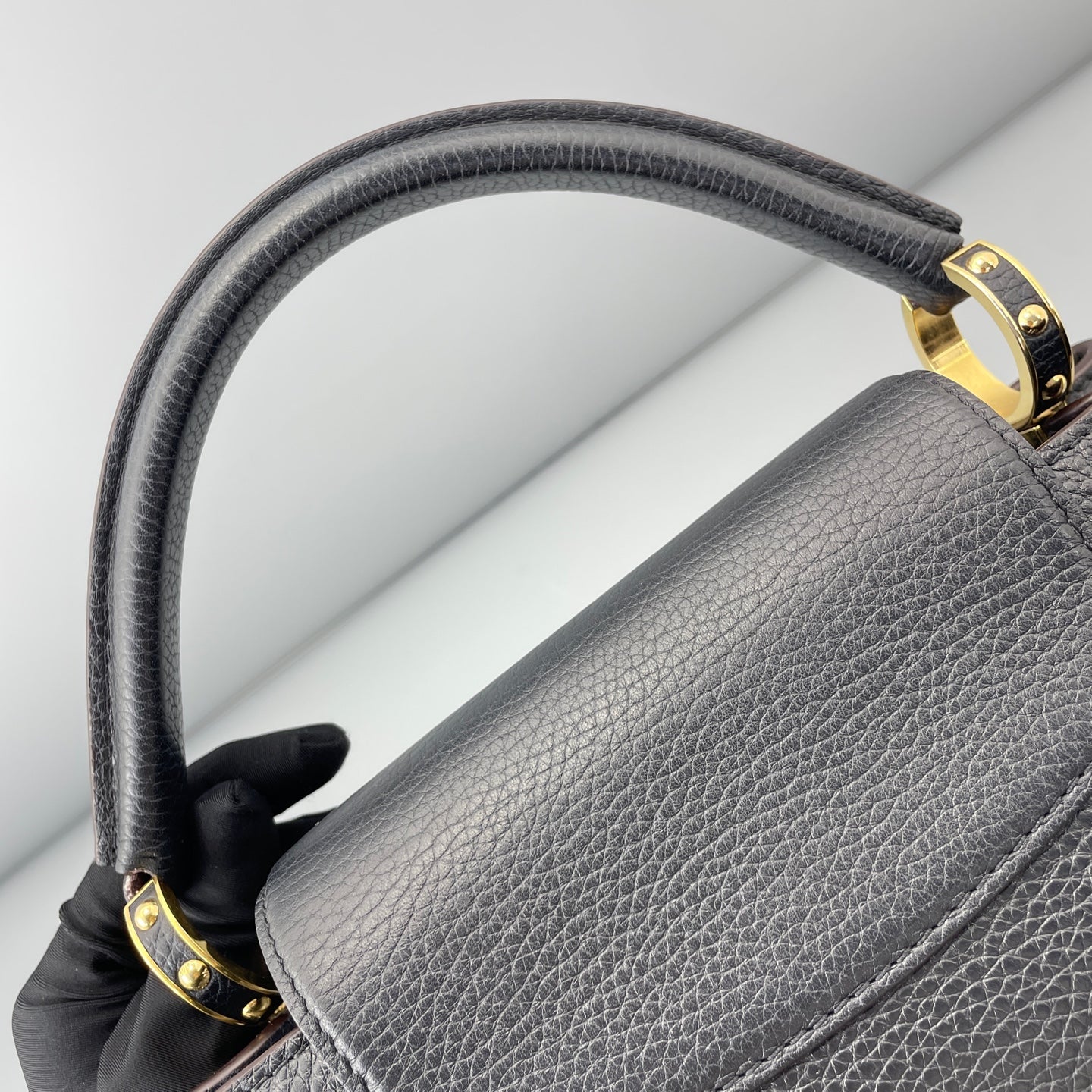 Louis Vuitton - Capucines - Leather - Black - (medium)