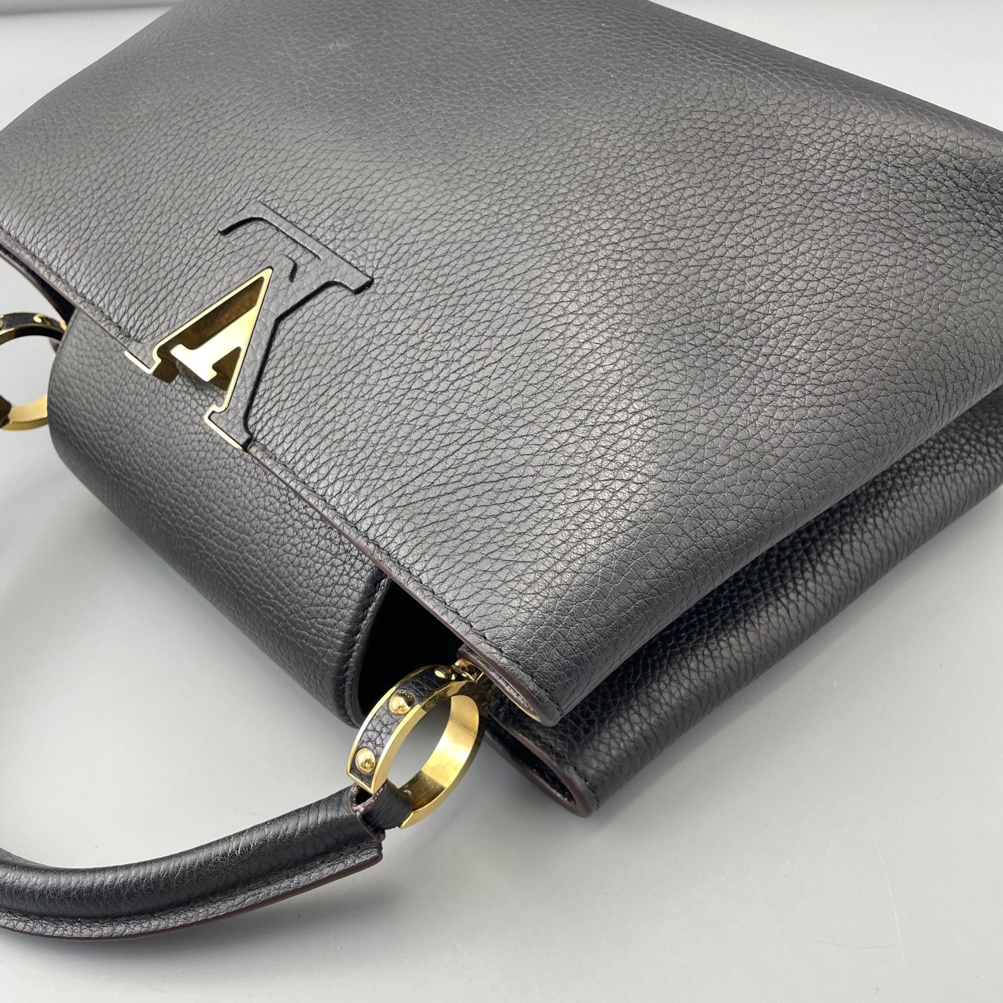Louis Vuitton - Capucines - Leather - Black - (medium)