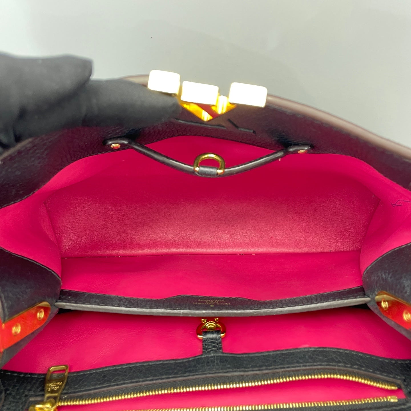 Louis Vuitton - Capucines - Leather - Black - (medium)