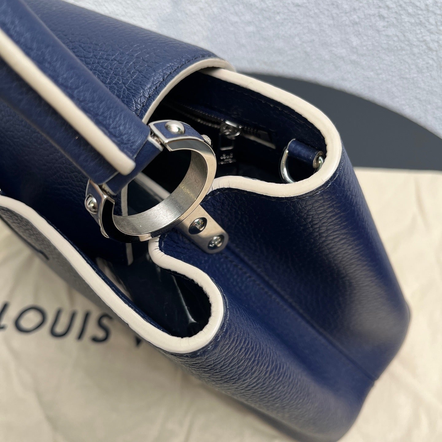 Louis Vuitton - Capucines - Leather - Blue - (Medium)