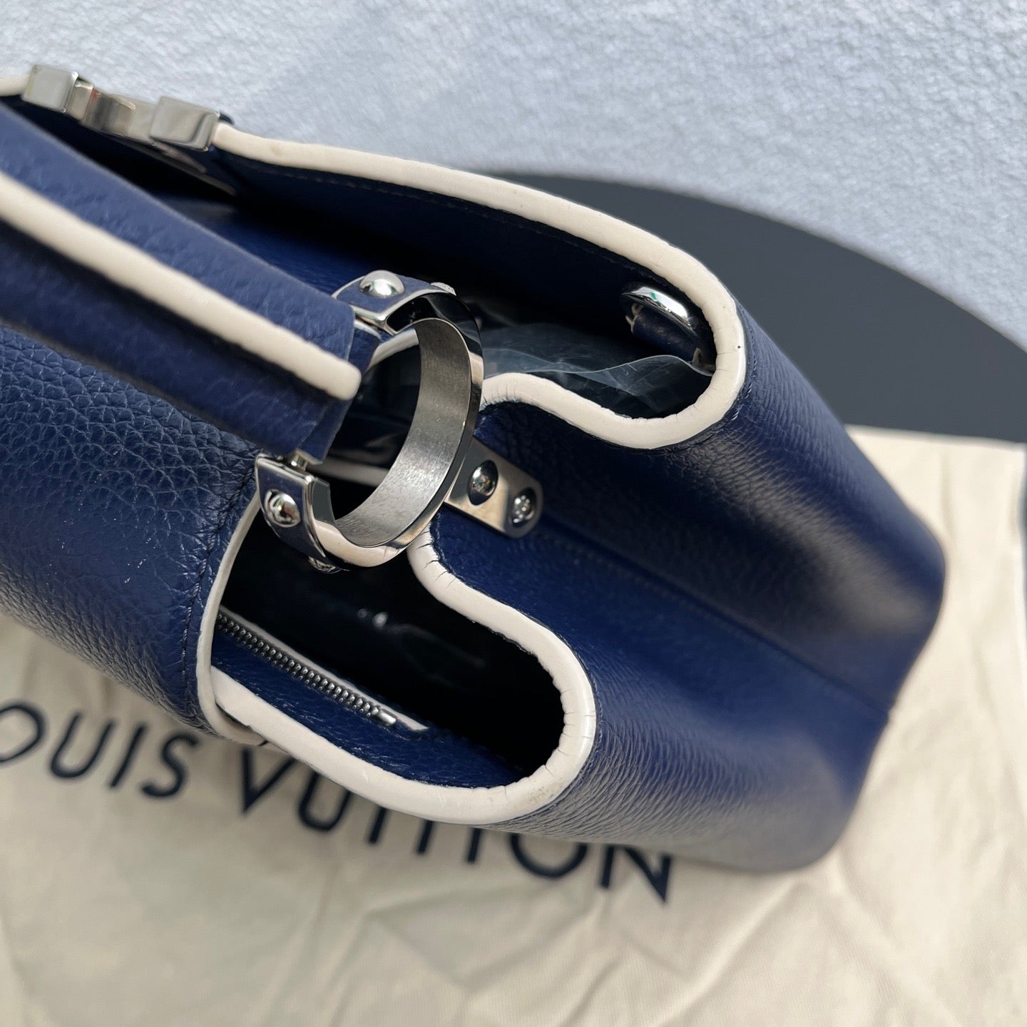 Louis Vuitton - Capucines - Leather - Blue - (Medium)