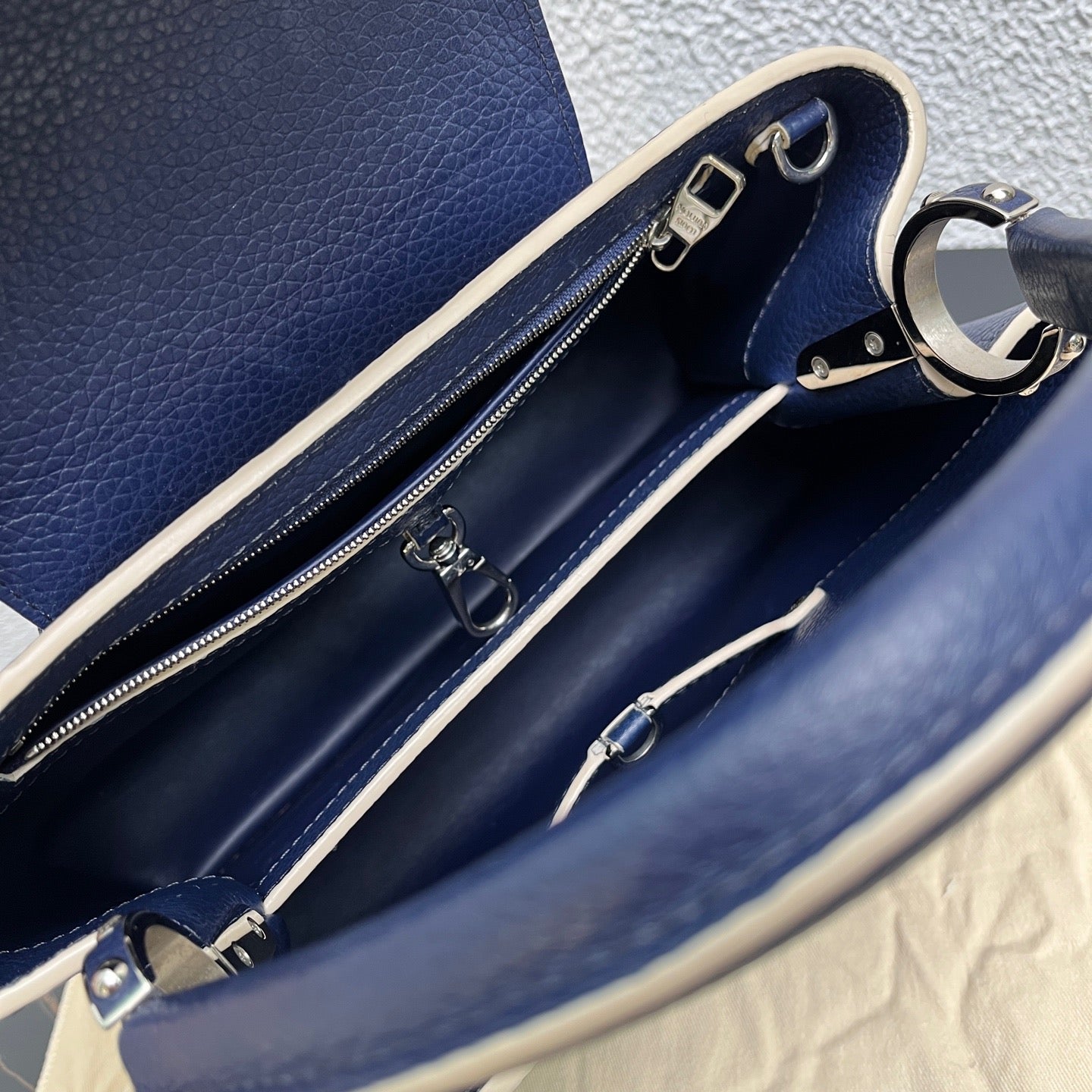 Louis Vuitton - Capucines - Leather - Blue - (Medium)