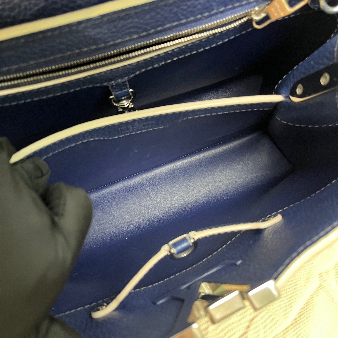 Louis Vuitton - Capucines - Leather - Blue - (Medium)