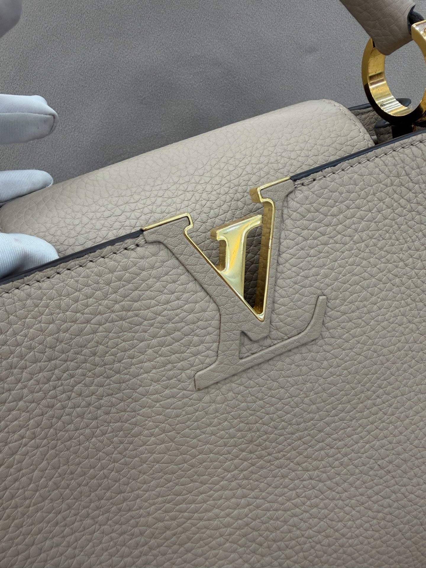 Louis Vuitton - Capucines - Leather - Grey - (Medium)