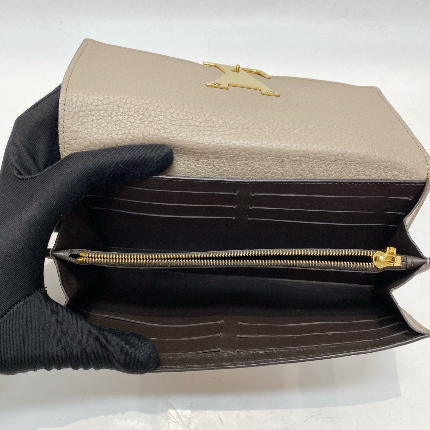 Louis Vuitton - Capucines - Leather - Grey - (Medium)