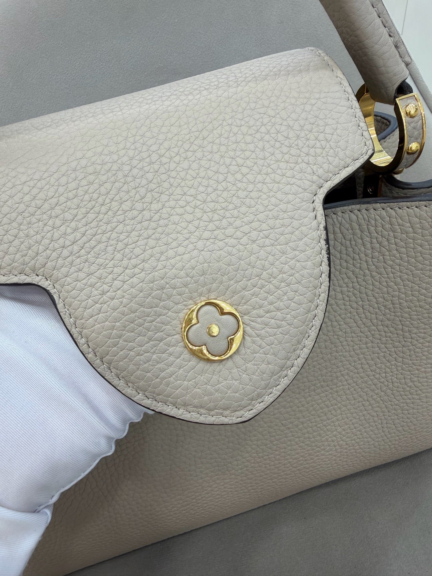 Louis Vuitton - Capucines - Leather - Grey - (Medium)