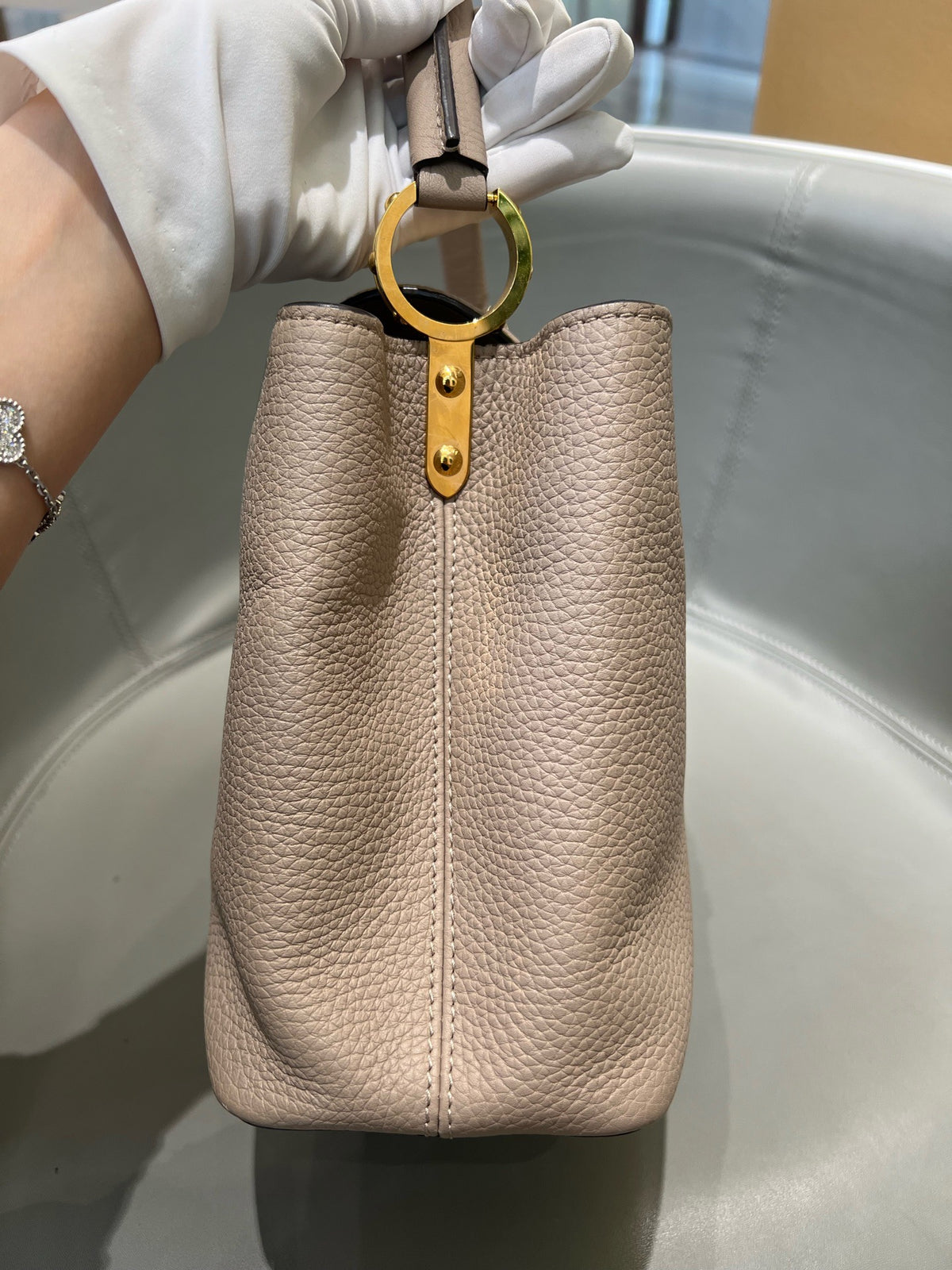 Louis Vuitton - Capucines - Leather - Grey - (medium)