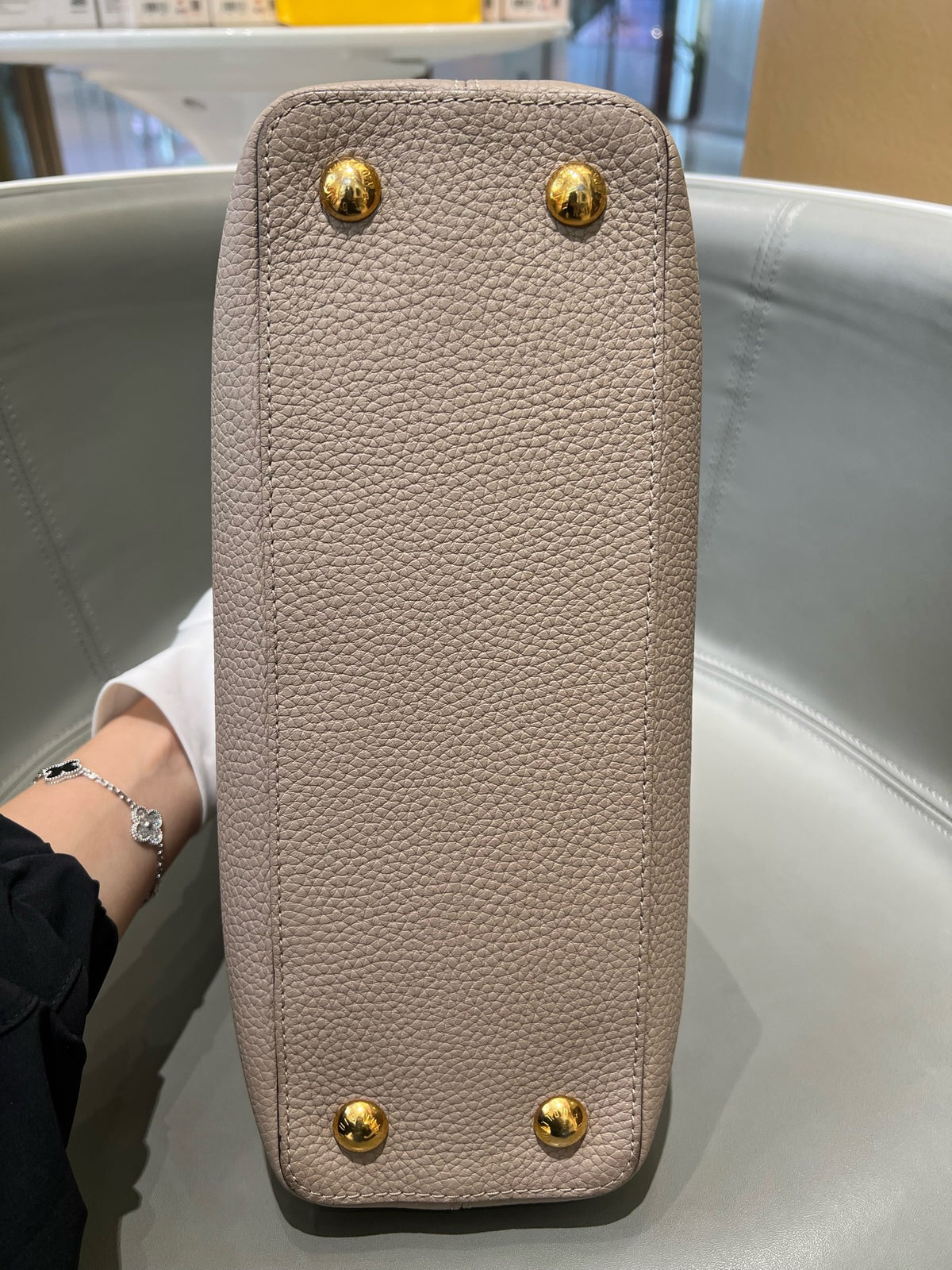 Louis Vuitton - Capucines - Leather - Grey - (medium)