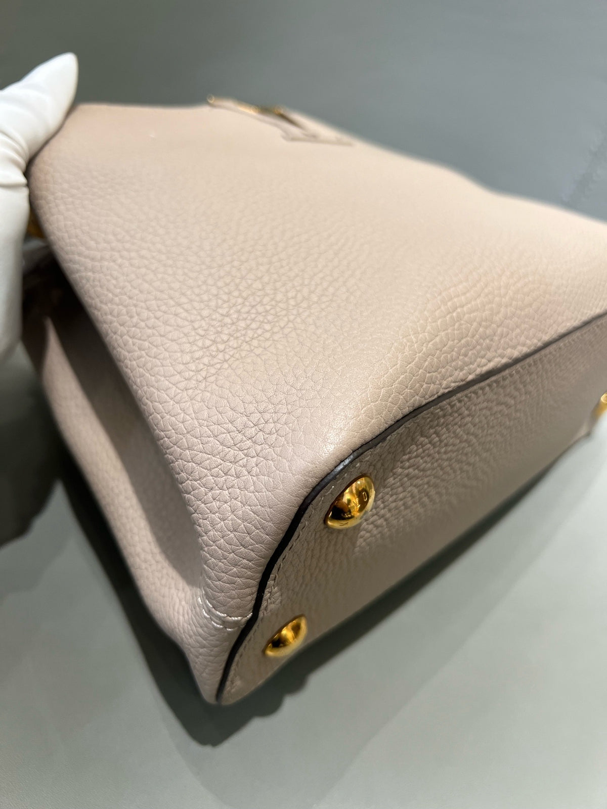 Louis Vuitton - Capucines - Leather - Grey - (medium)