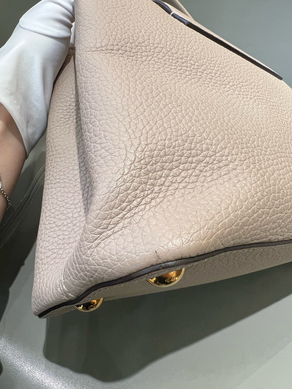 Louis Vuitton - Capucines - Leather - Grey - (medium)