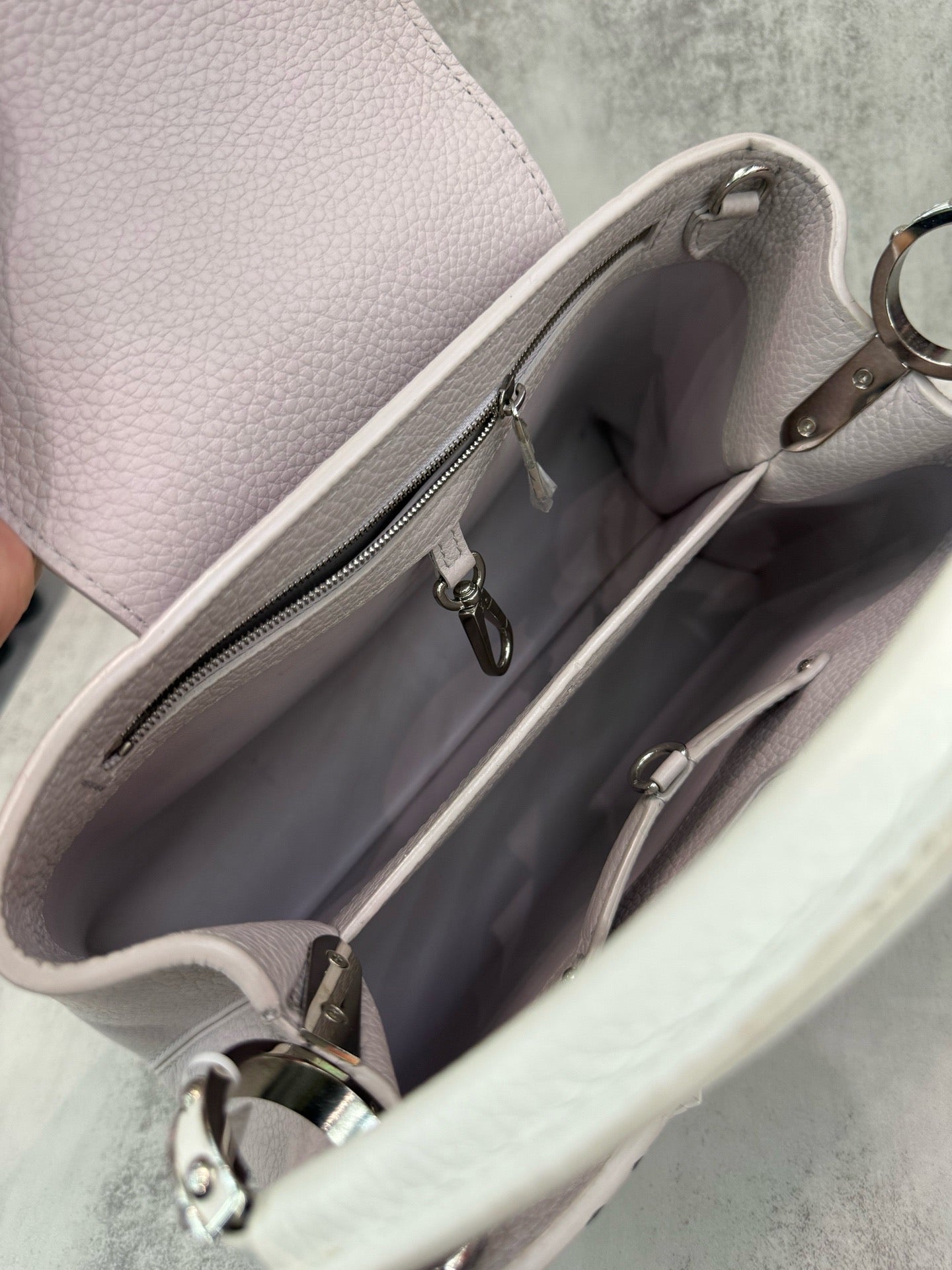 Louis Vuitton - Capucines - Leather - Grey - (Other)