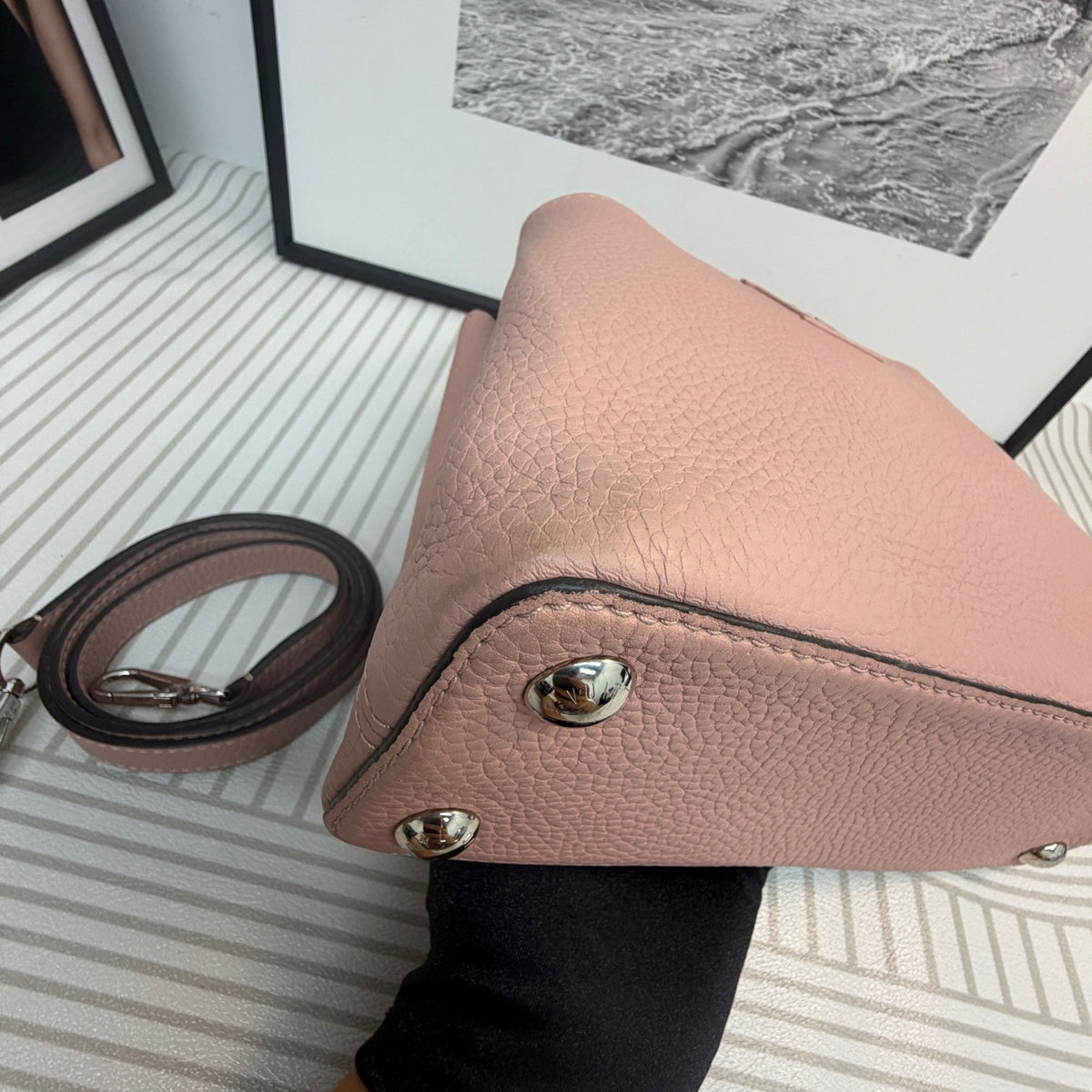 Louis Vuitton - Capucines - Leather - Pink