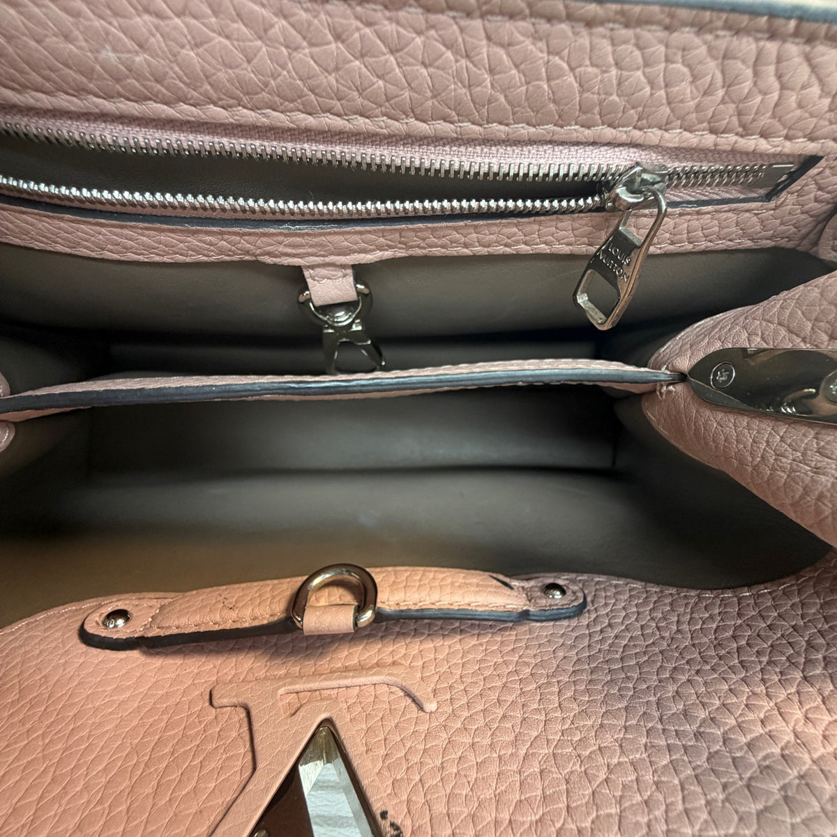 Louis Vuitton - Capucines - Leather - Pink
