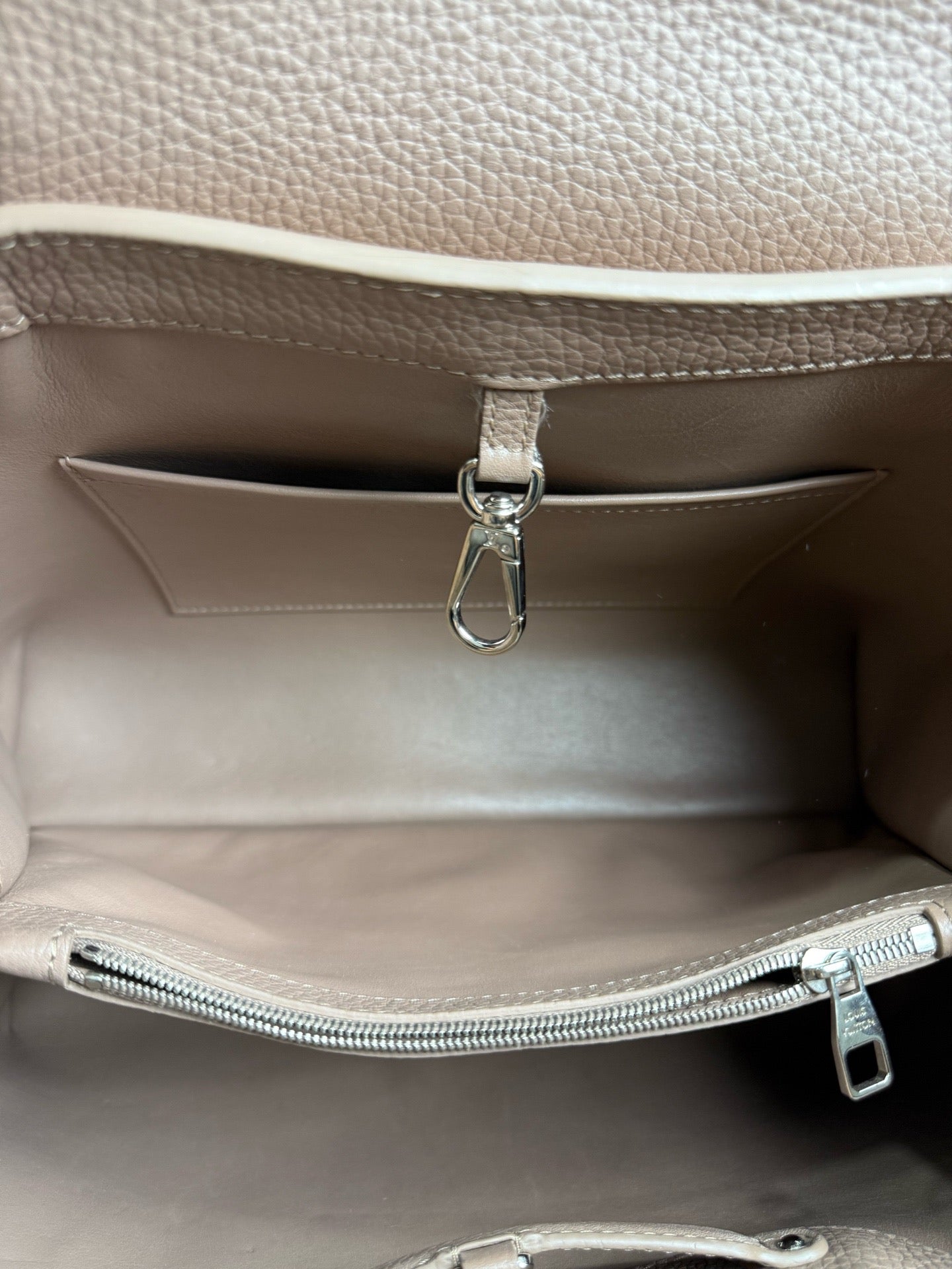 Louis Vuitton - Capucines - Leather - Pink - (large)