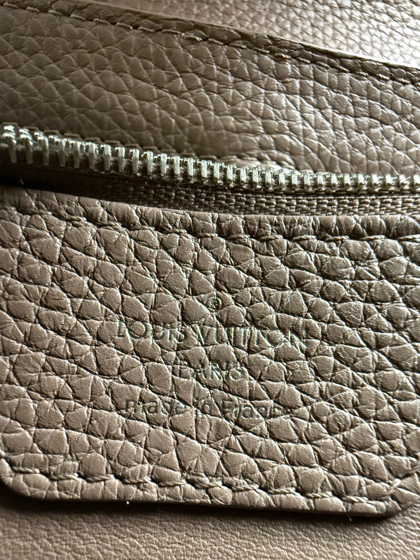Louis Vuitton - Capucines - Leather - Pink - (large)