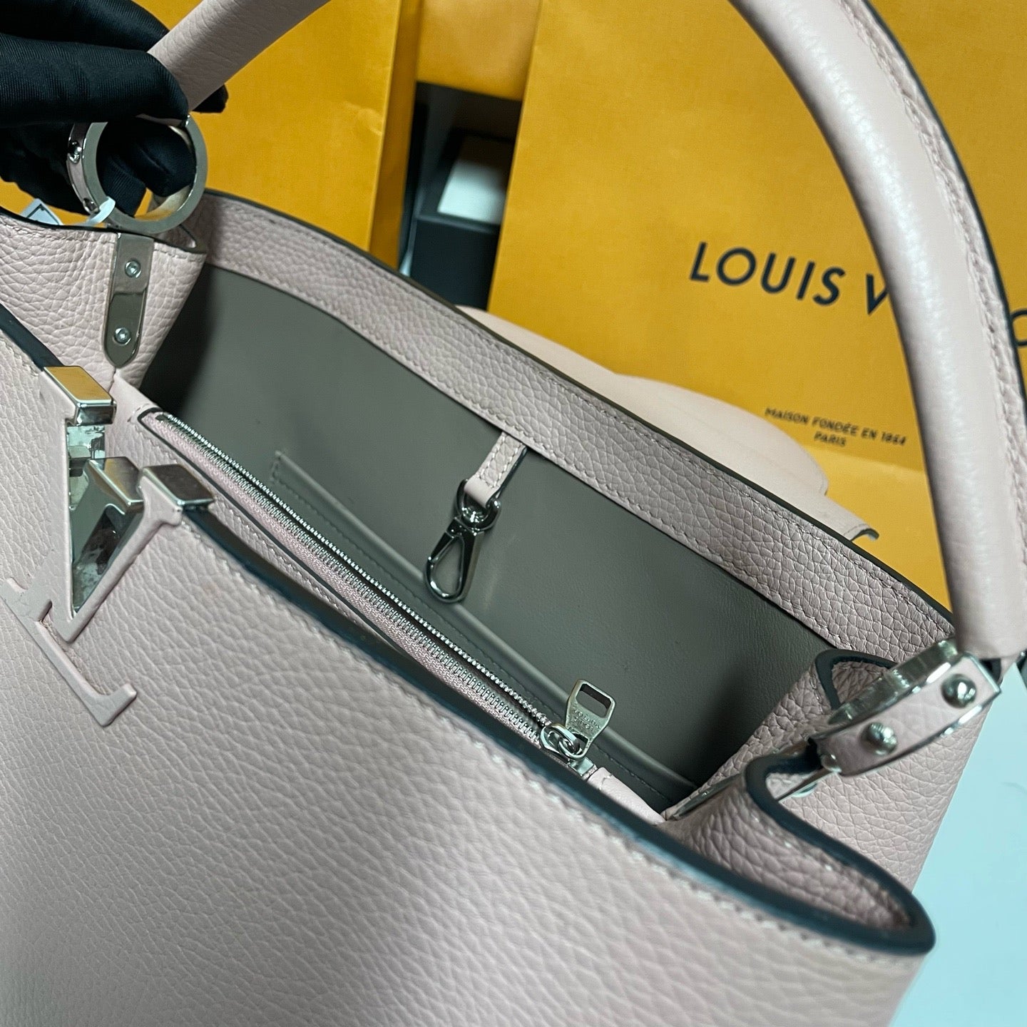 Louis Vuitton - Capucines - Leather - Pink - (Large)