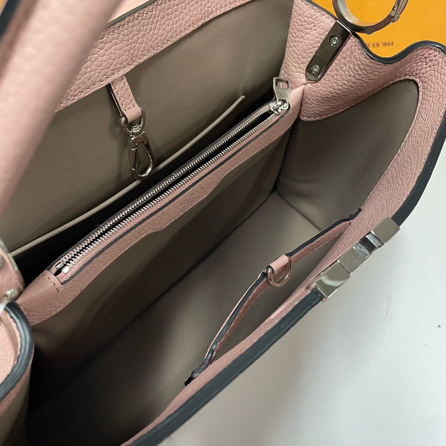Louis Vuitton - Capucines - Leather - Pink - (Large)