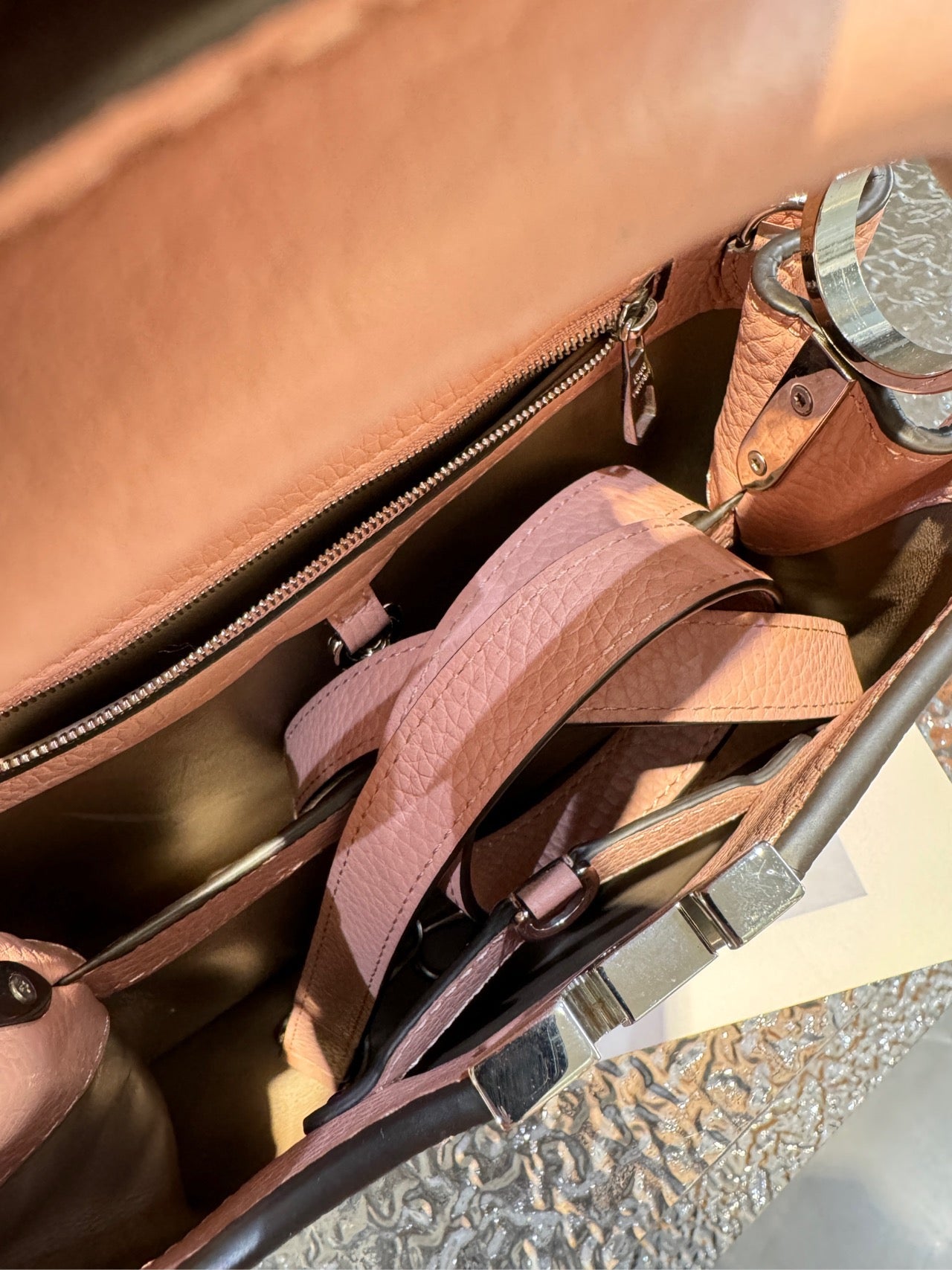Louis Vuitton - Capucines - Leather - Pink - (medium)