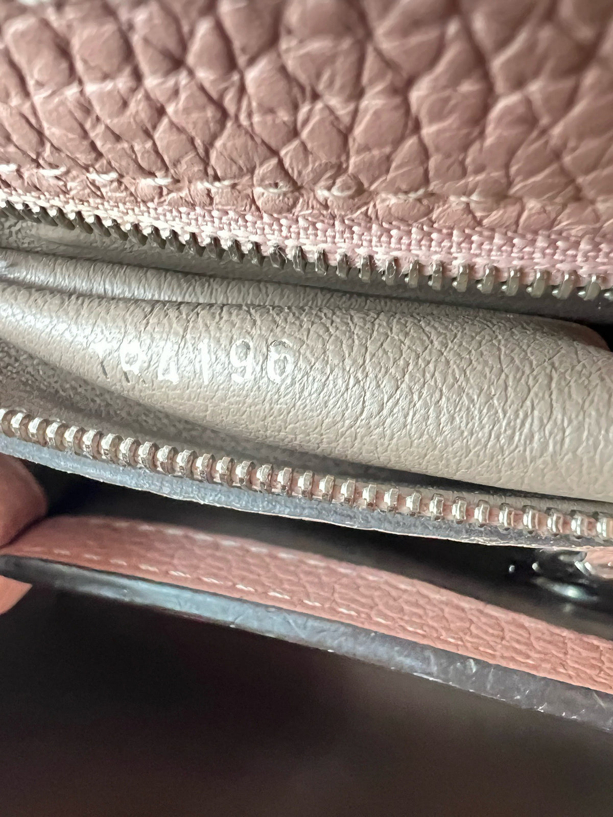 Louis Vuitton - Capucines - Leather - Pink - (medium)