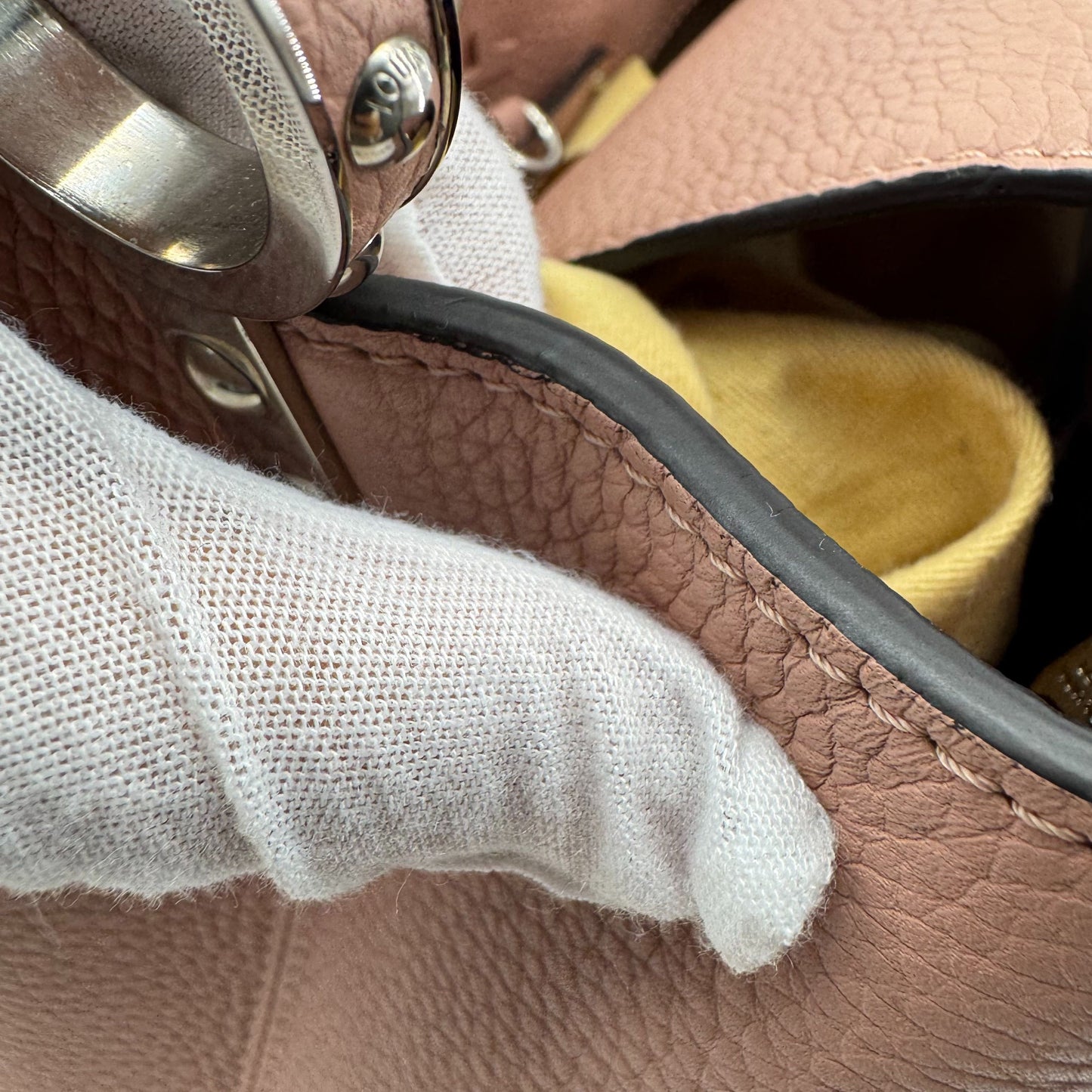 Louis Vuitton - Capucines - Leather - Pink - (medium)