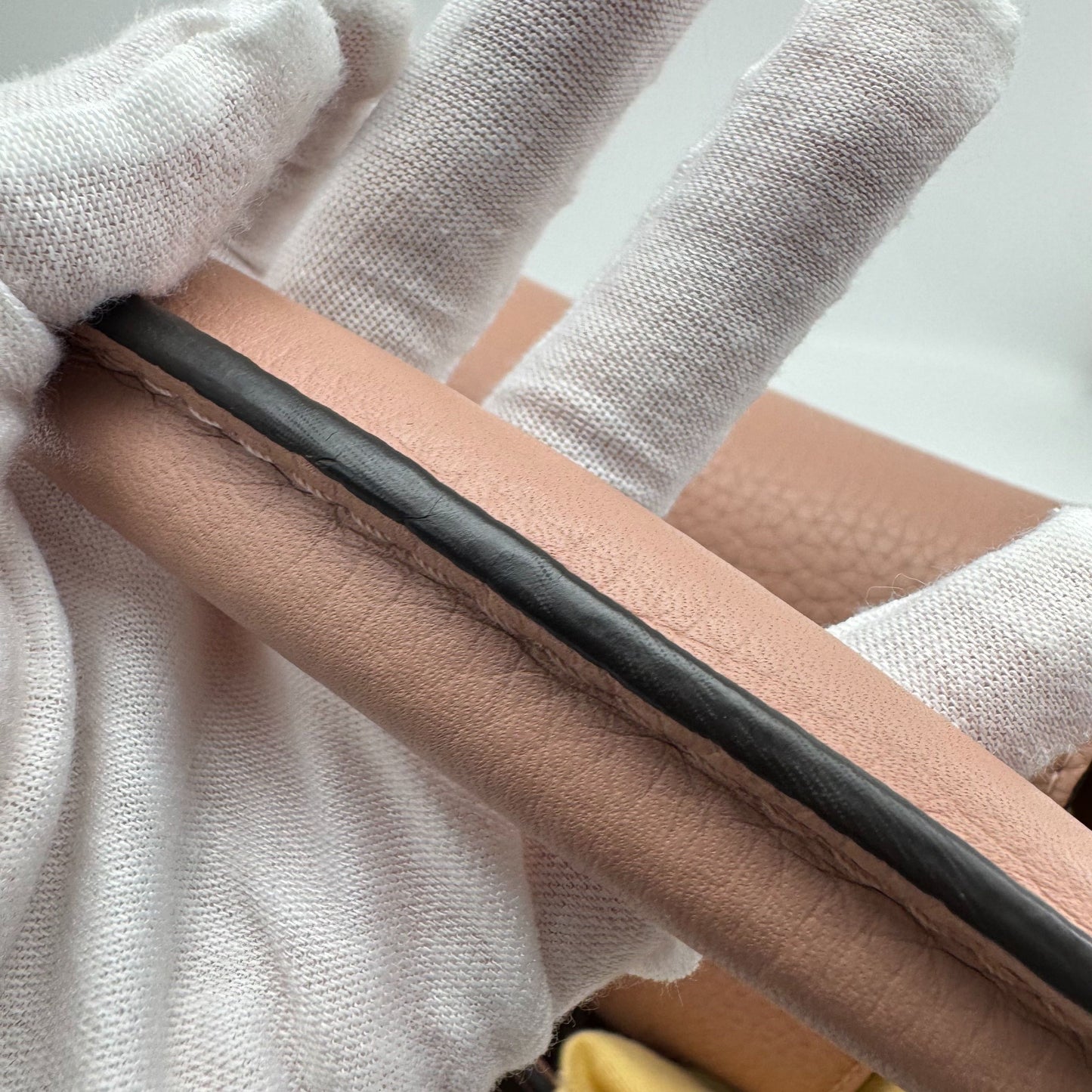 Louis Vuitton - Capucines - Leather - Pink - (medium)