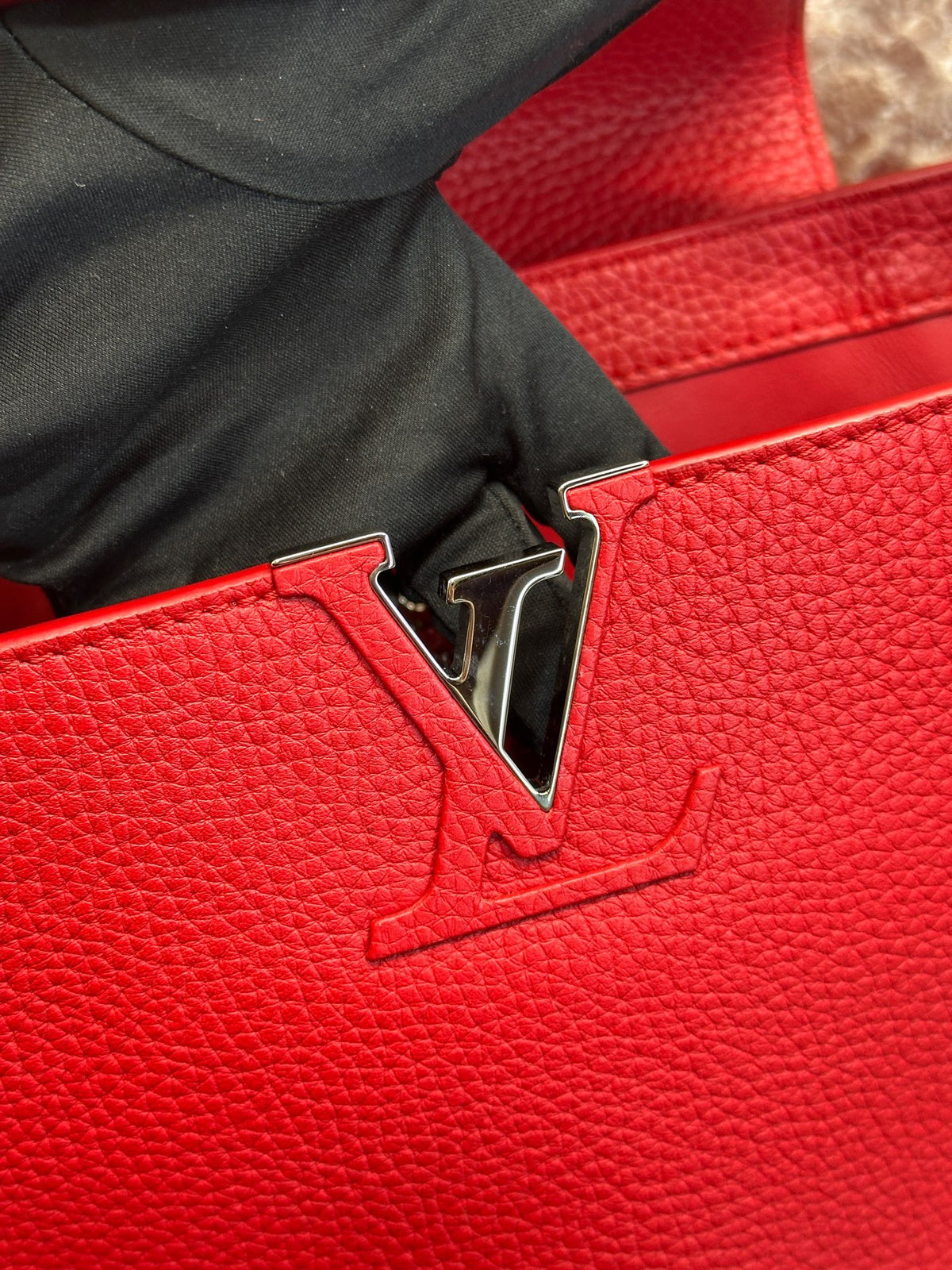 Louis Vuitton - Capucines - Leather - Red